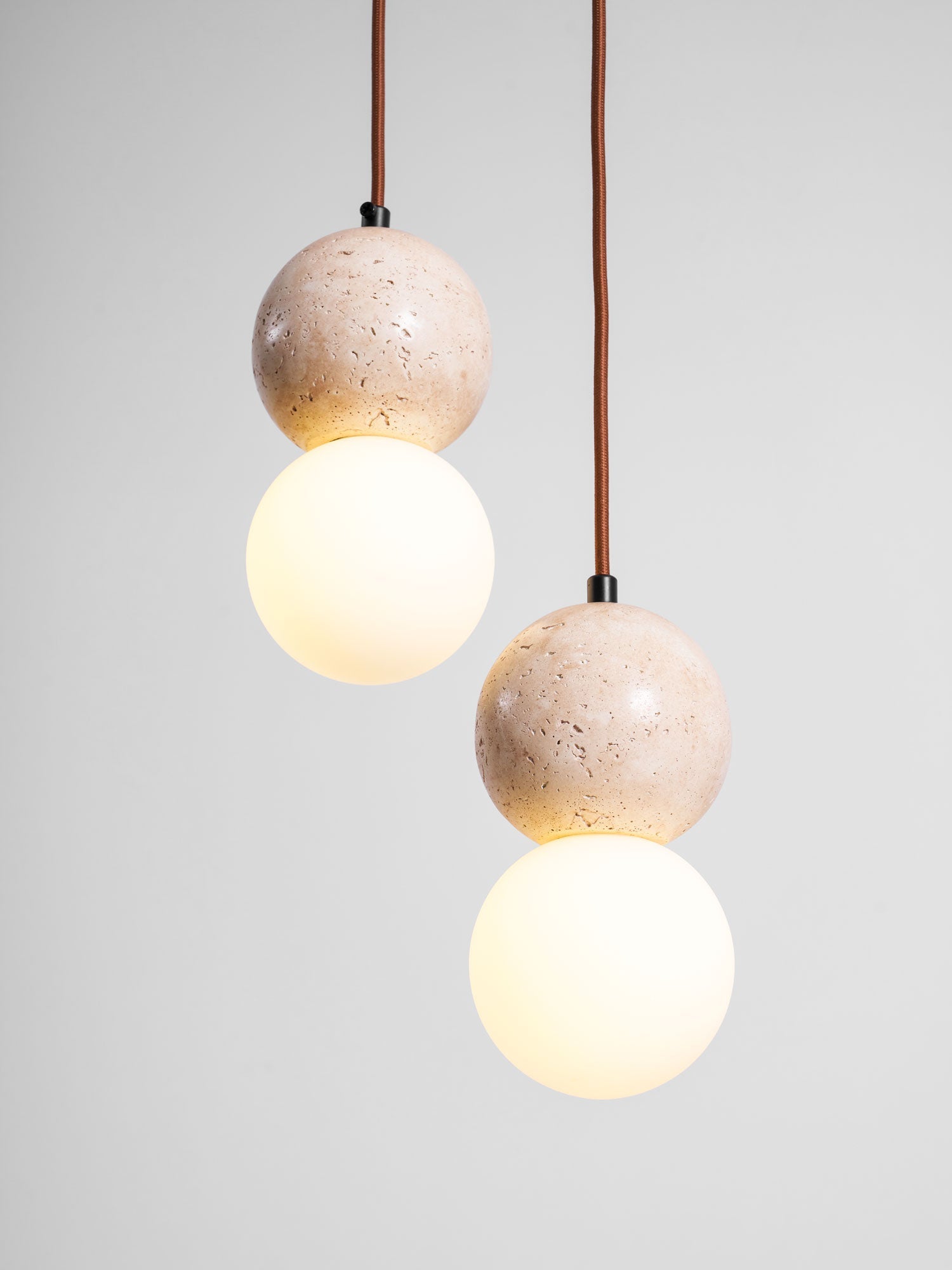 Suspension moderne Fridtjof en Travertin jaune et blanc