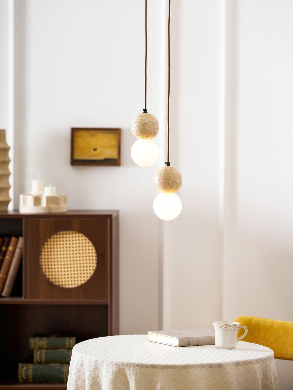 Suspension moderne Fridtjof en Travertin jaune et blanc