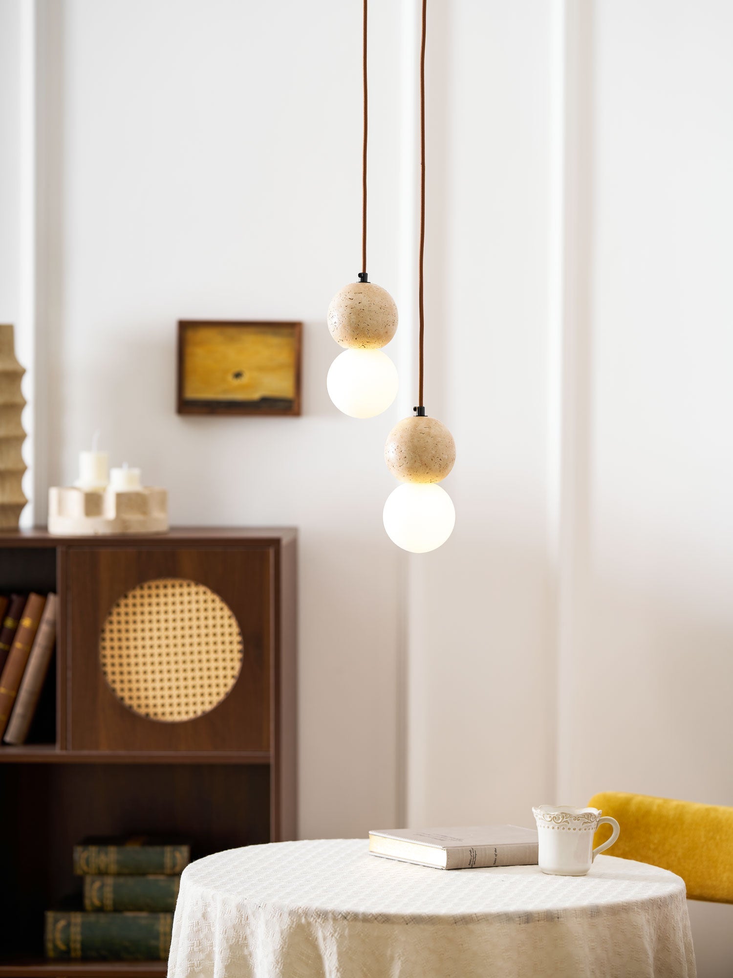 Suspension moderne Fridtjof en Travertin jaune et blanc