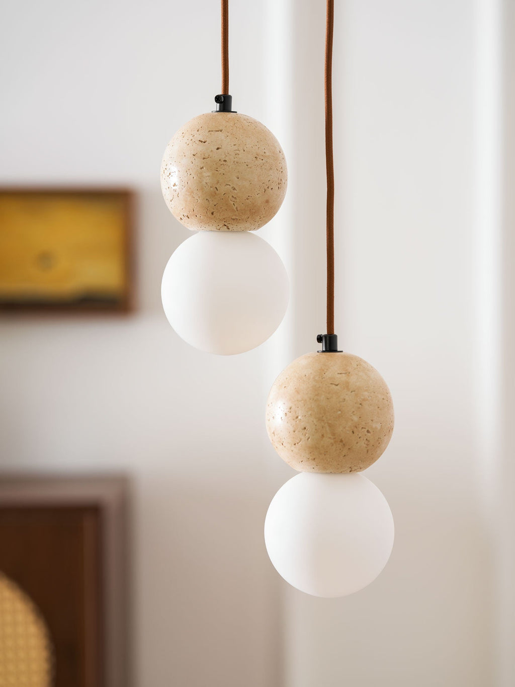 Suspension moderne Fridtjof en Travertin jaune et blanc