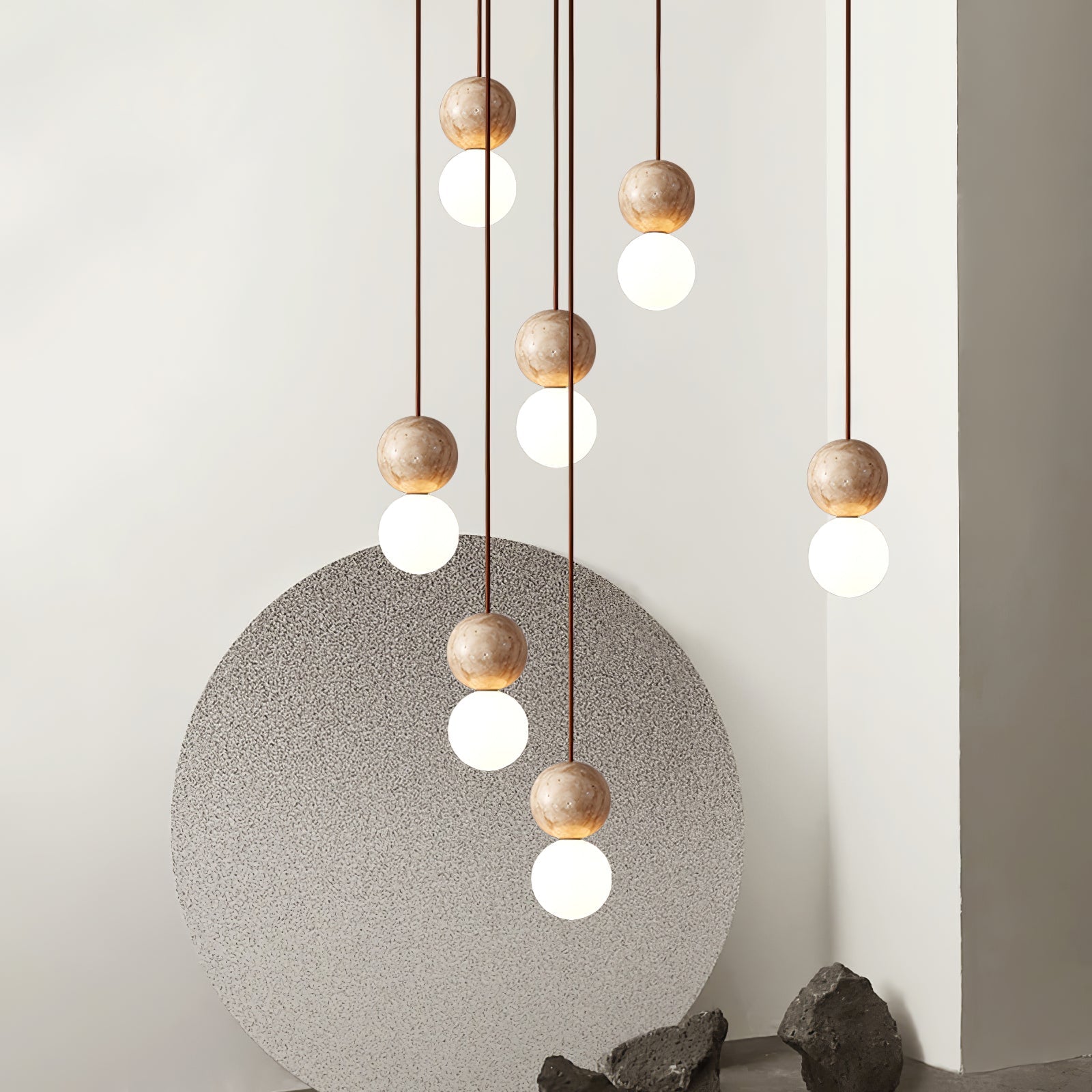 Suspension moderne Fridtjof en Travertin jaune et blanc