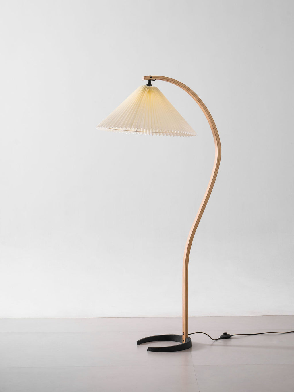 Lampadaire moderne Etan en Métal, Lin Hêtre bois et beige