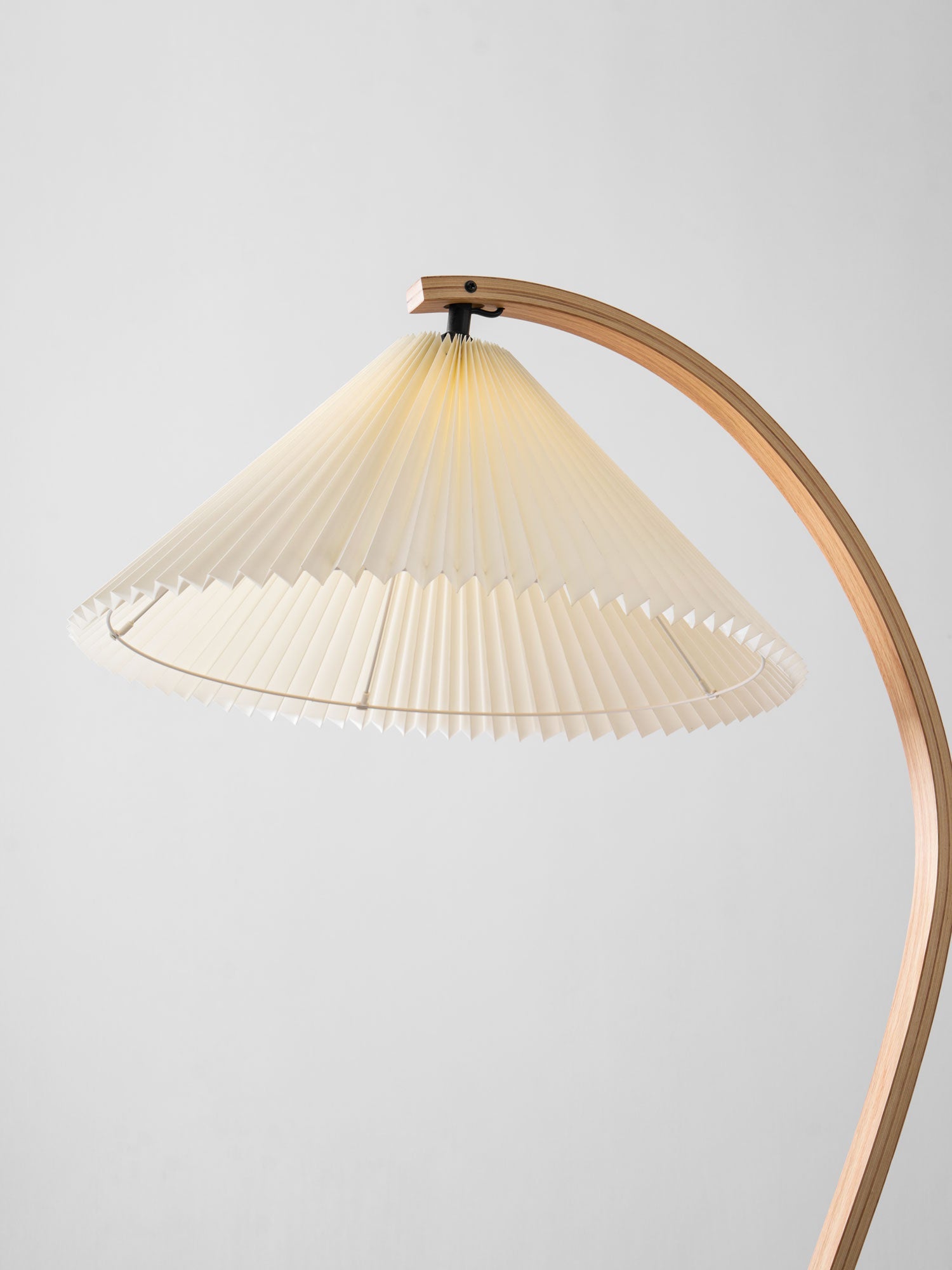 Lampadaire moderne Etan en Métal, Lin Hêtre bois et blanc