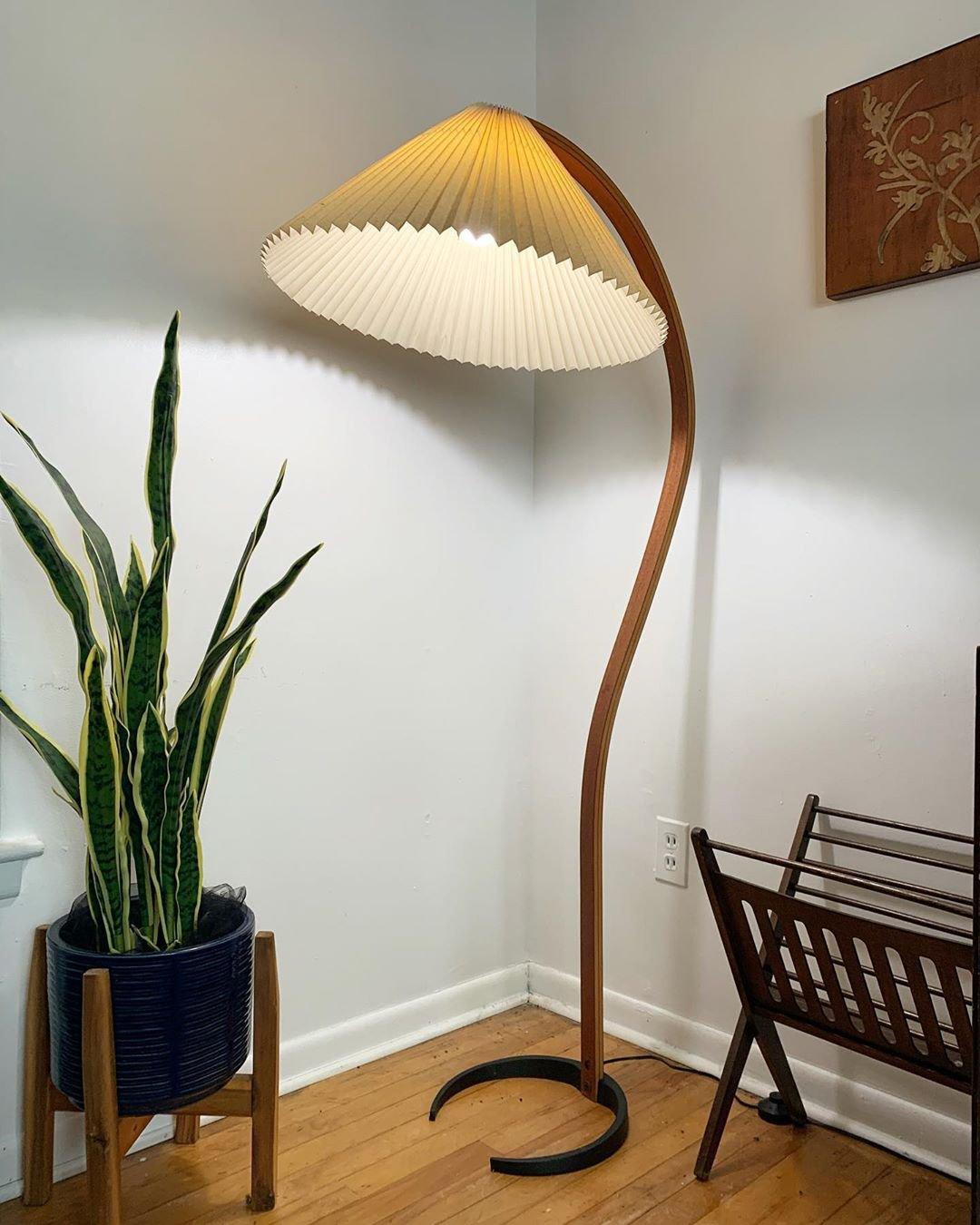 Lampadaire moderne Etan en Métal, Lin Hêtre bois et beige