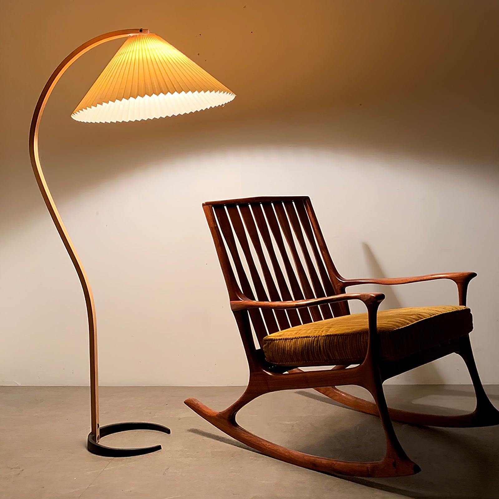 Lampadaire moderne Etan en Métal, Lin Hêtre bois et beige