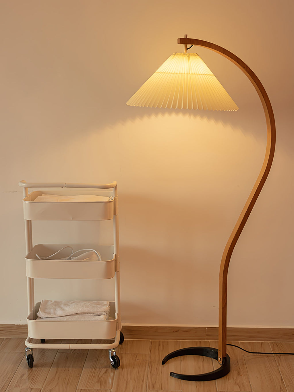 Lampadaire moderne Etan en Métal, Lin Hêtre bois et blanc