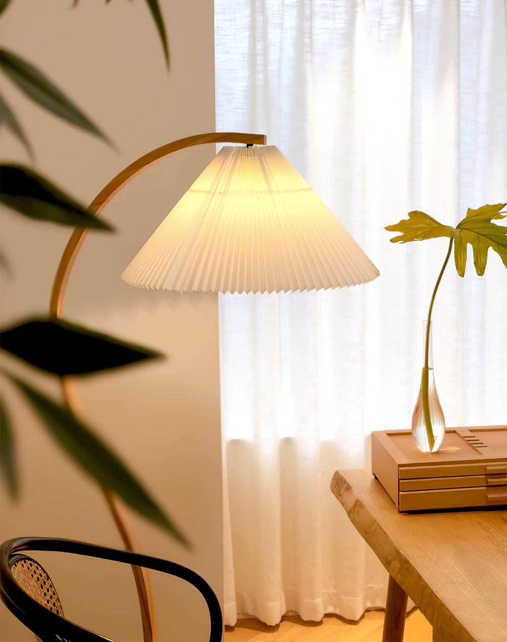 Lampadaire moderne Etan en Métal, Lin Hêtre bois et blanc