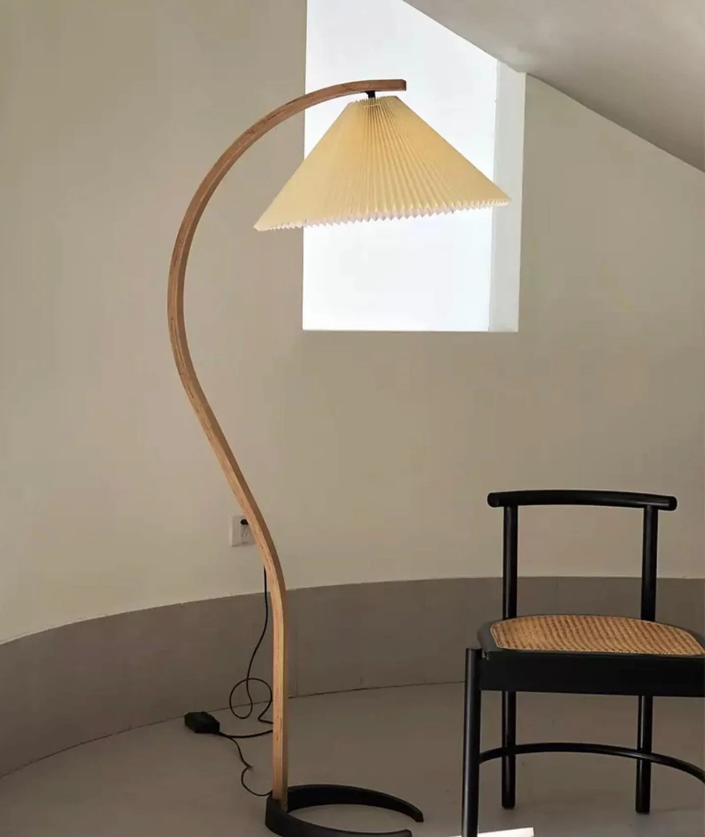 Lampadaire moderne Etan en Métal, Lin Hêtre bois et beige