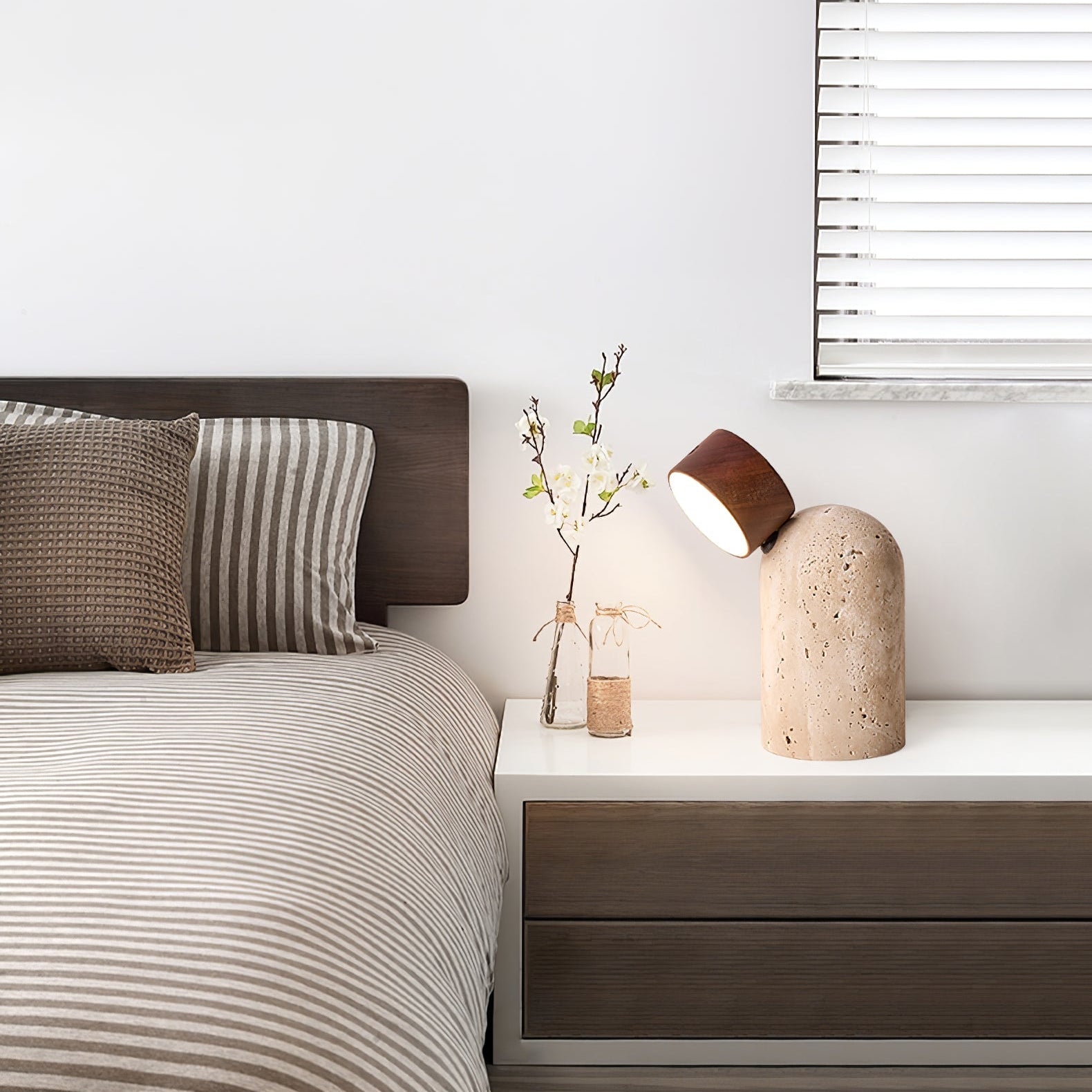 Lampe à poser moderne Hodr en pierre Noyer bois et travertin jaune