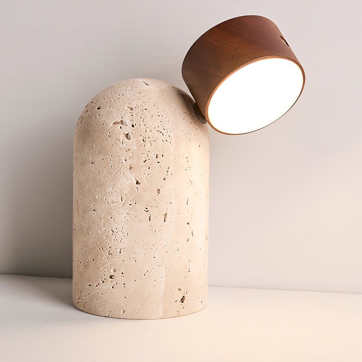 Lampe à poser moderne Hodr en pierre Noyer bois et travertin jaune