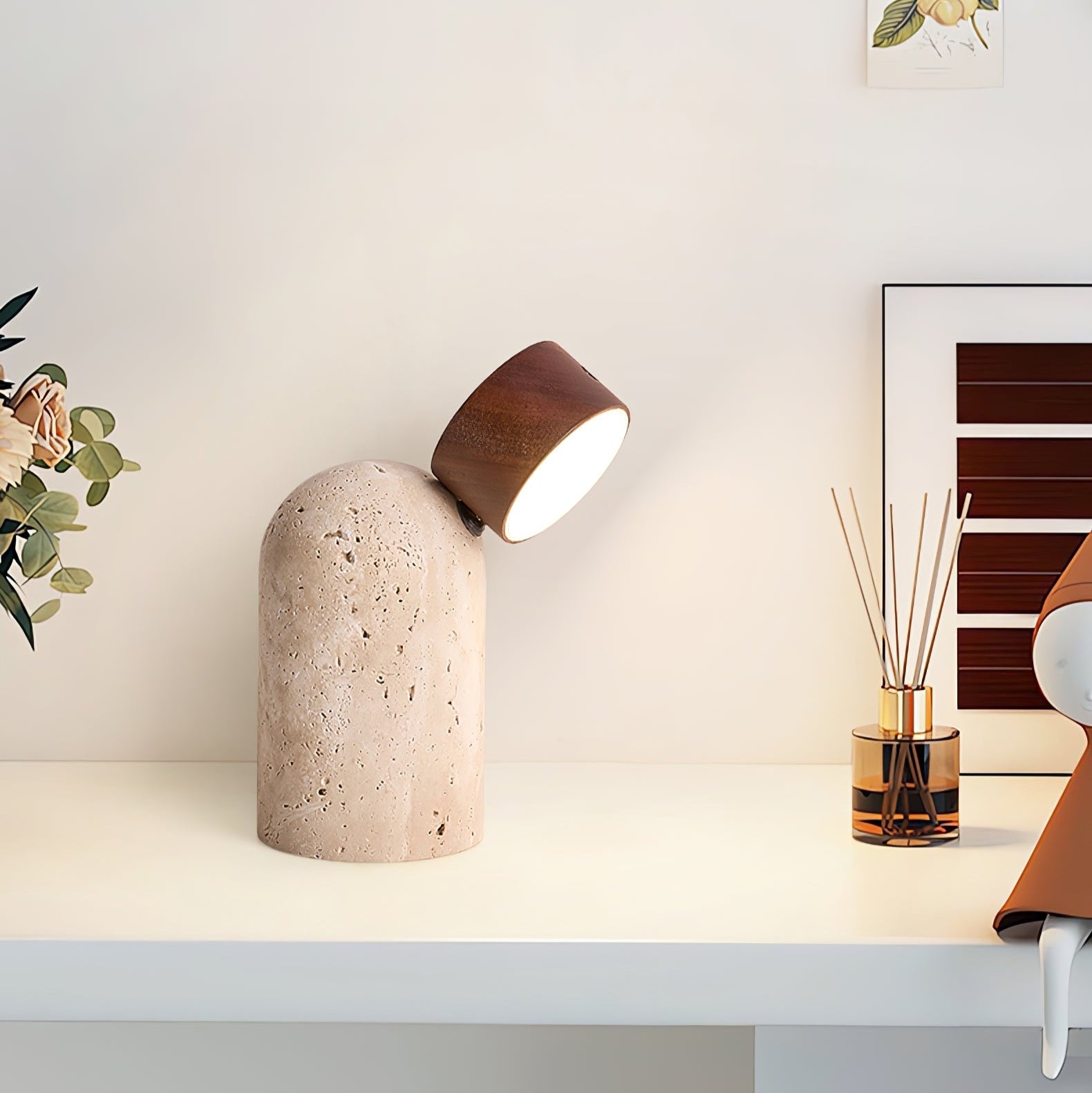 Lampe à poser moderne Hodr en pierre Noyer bois et travertin jaune