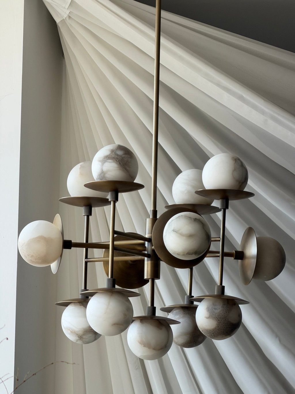 Lustre moderne Jolef en Albâtre Noir et blanc