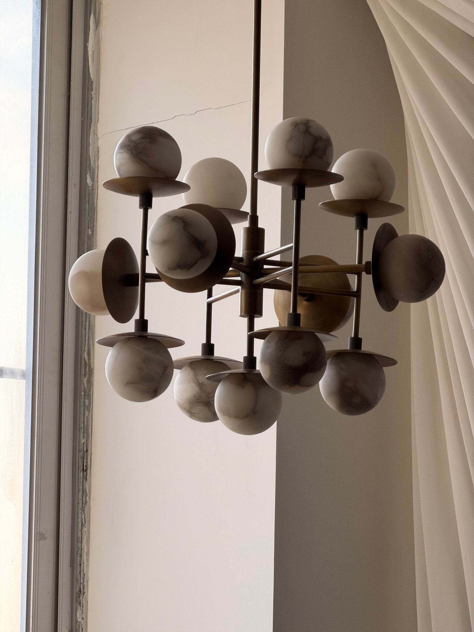 Lustre moderne Jolef en Albâtre Nickel et blanc