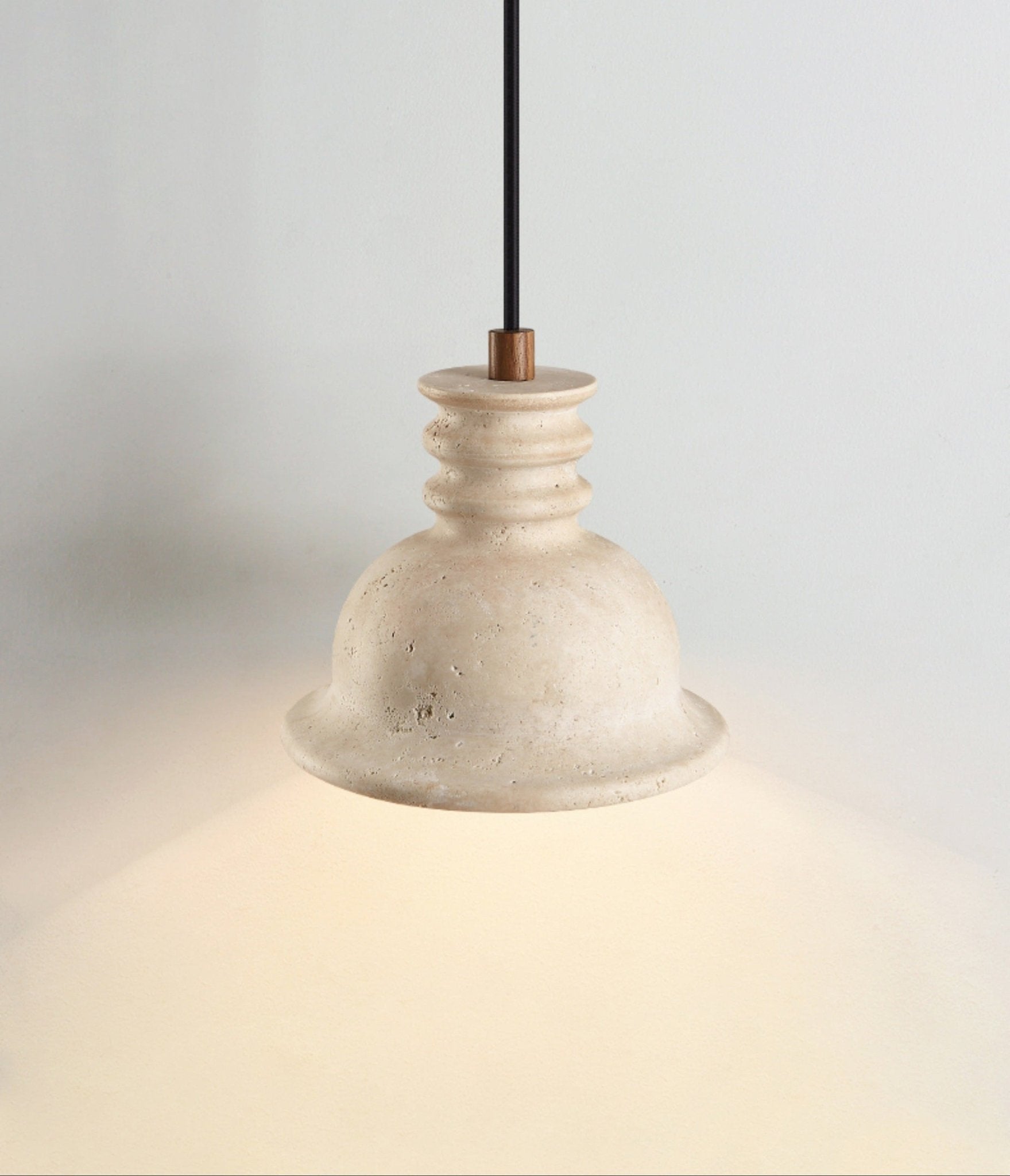 Suspension moderne Conran en pierre Travertin jaune