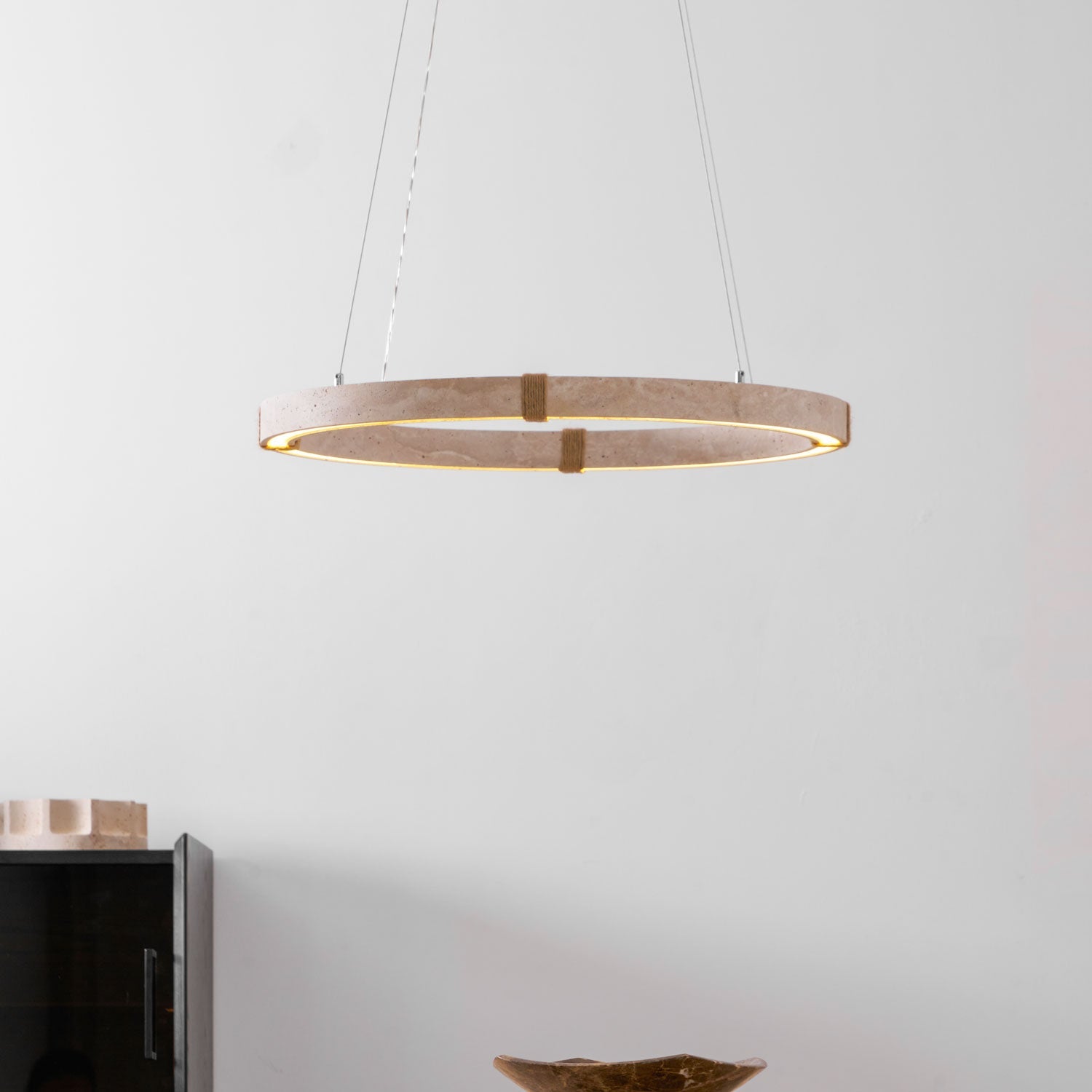 Suspension moderne Ronan en Travertin jaune