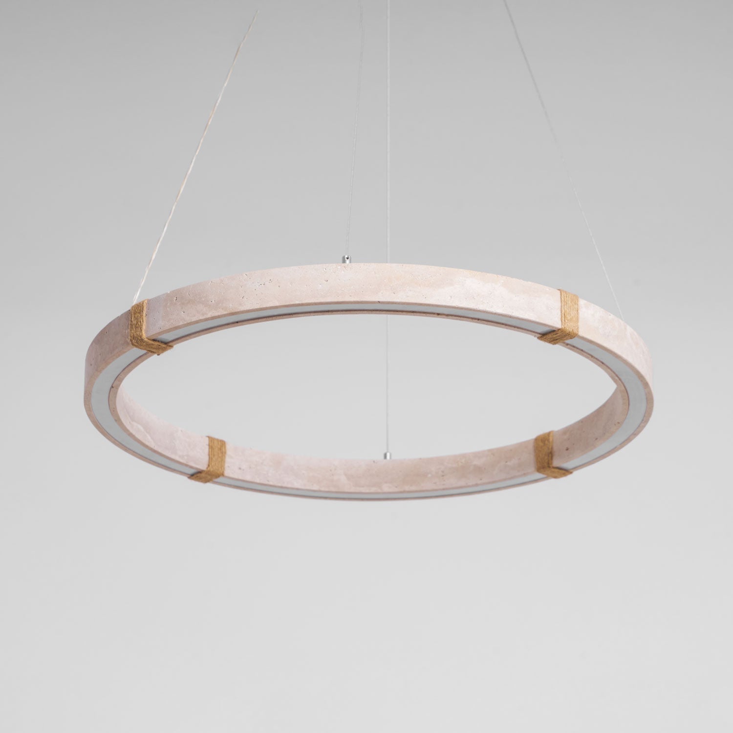 Suspension moderne Ronan en Travertin jaune