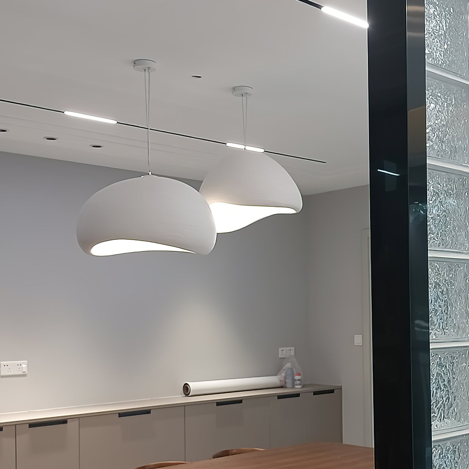 Suspension moderne Greger en Polystyrène noir câble suspendu