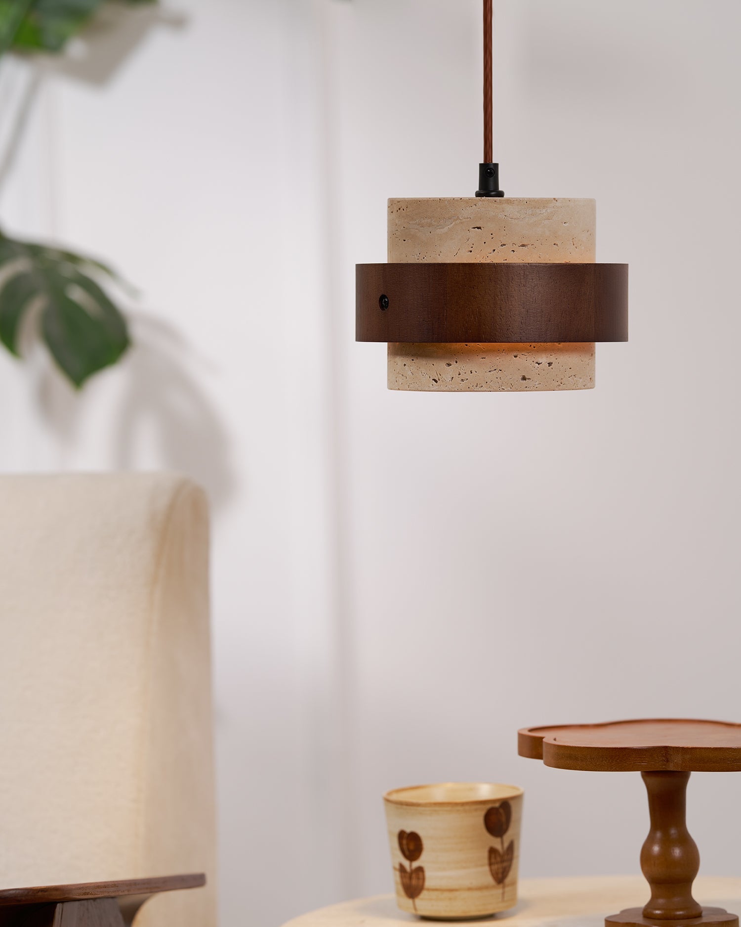 Suspension moderne Karsten en Noyer et travertin jaune