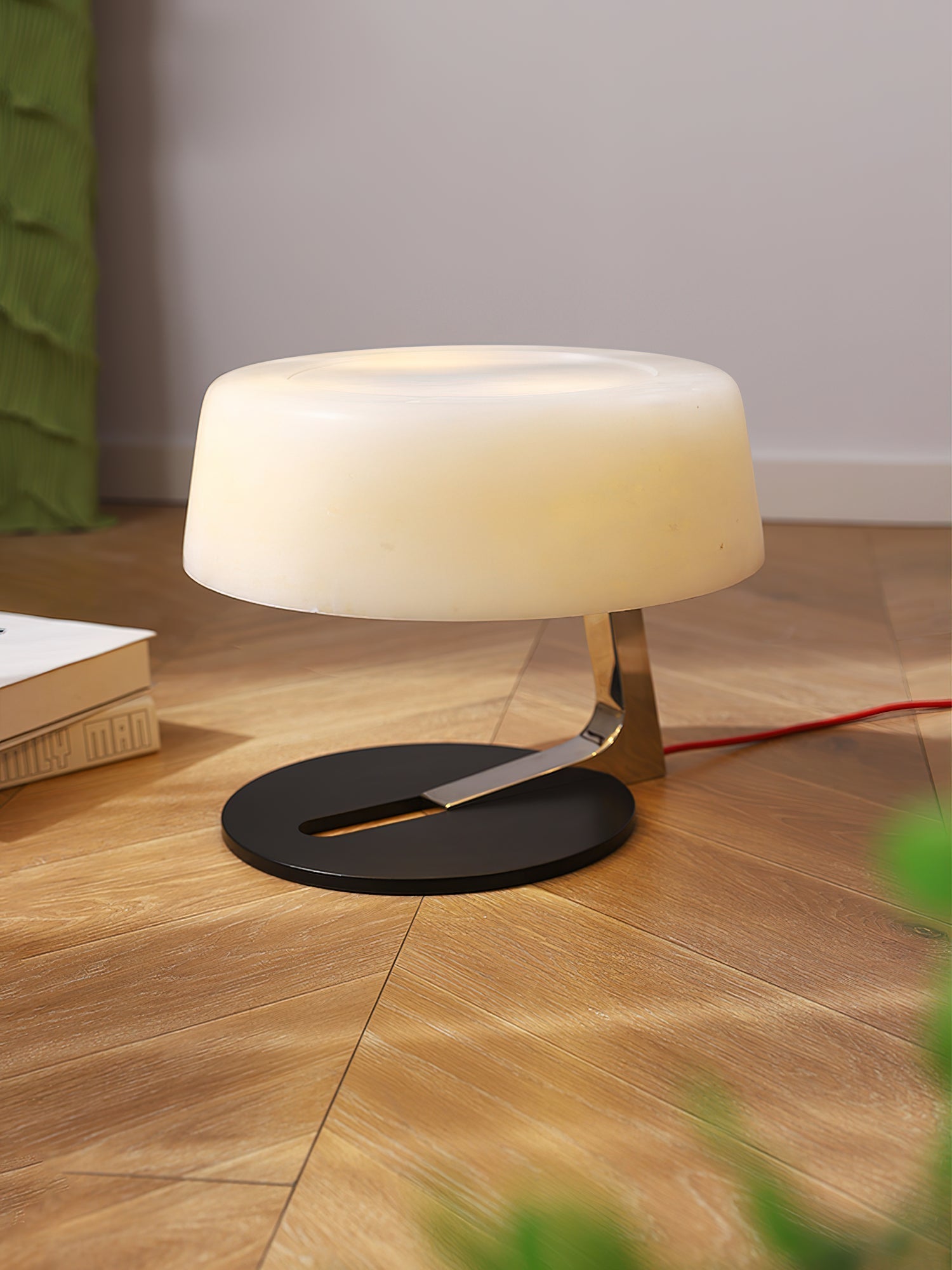Lampe à poser moderne Hart en Noir et albâtre blanc