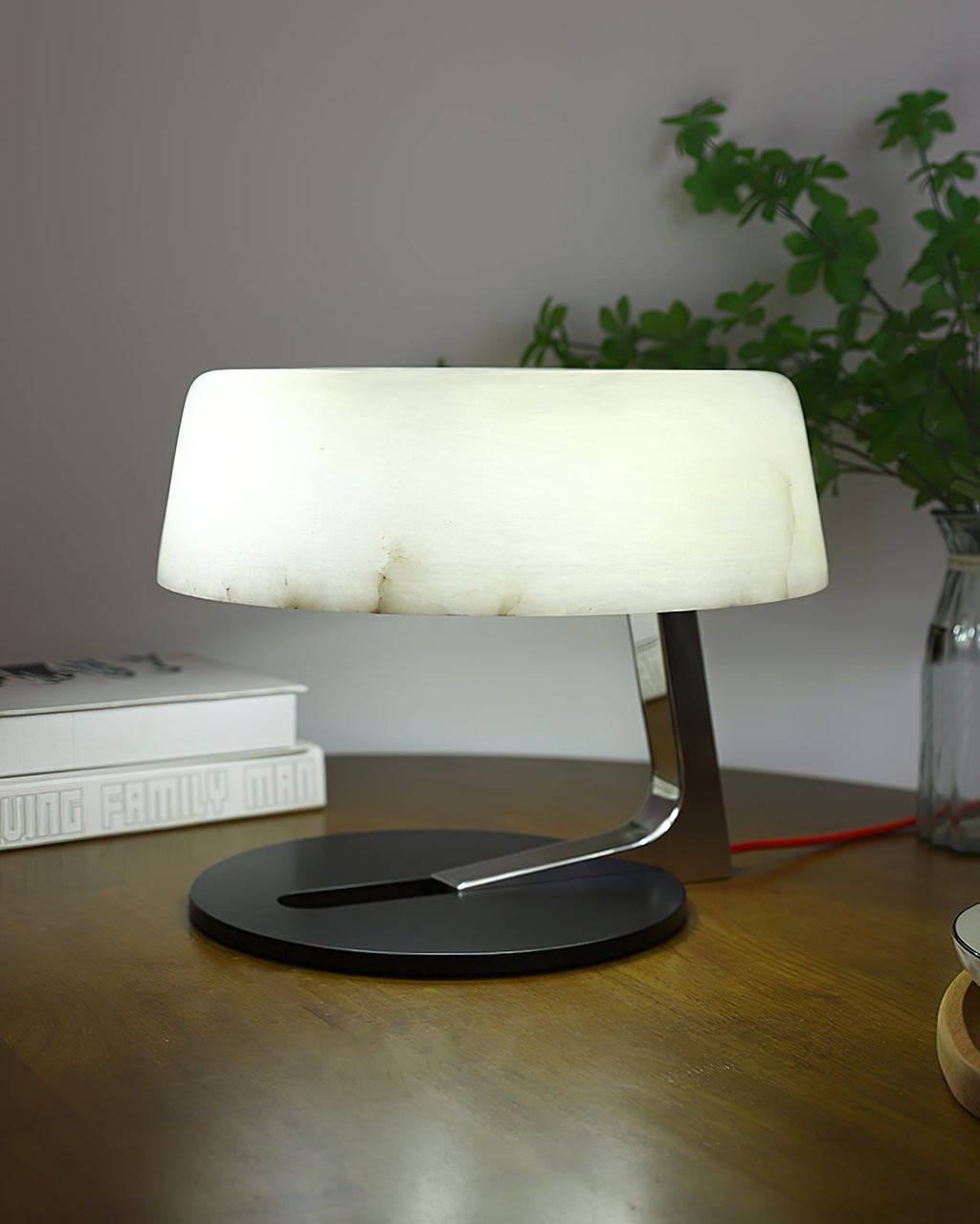 Lampe à poser moderne Hart en Noir et albâtre blanc