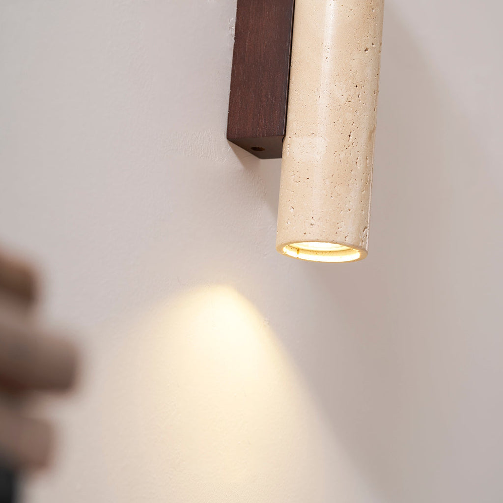 Applique murale moderne Eirikur en Noyer bois et travertin jaune