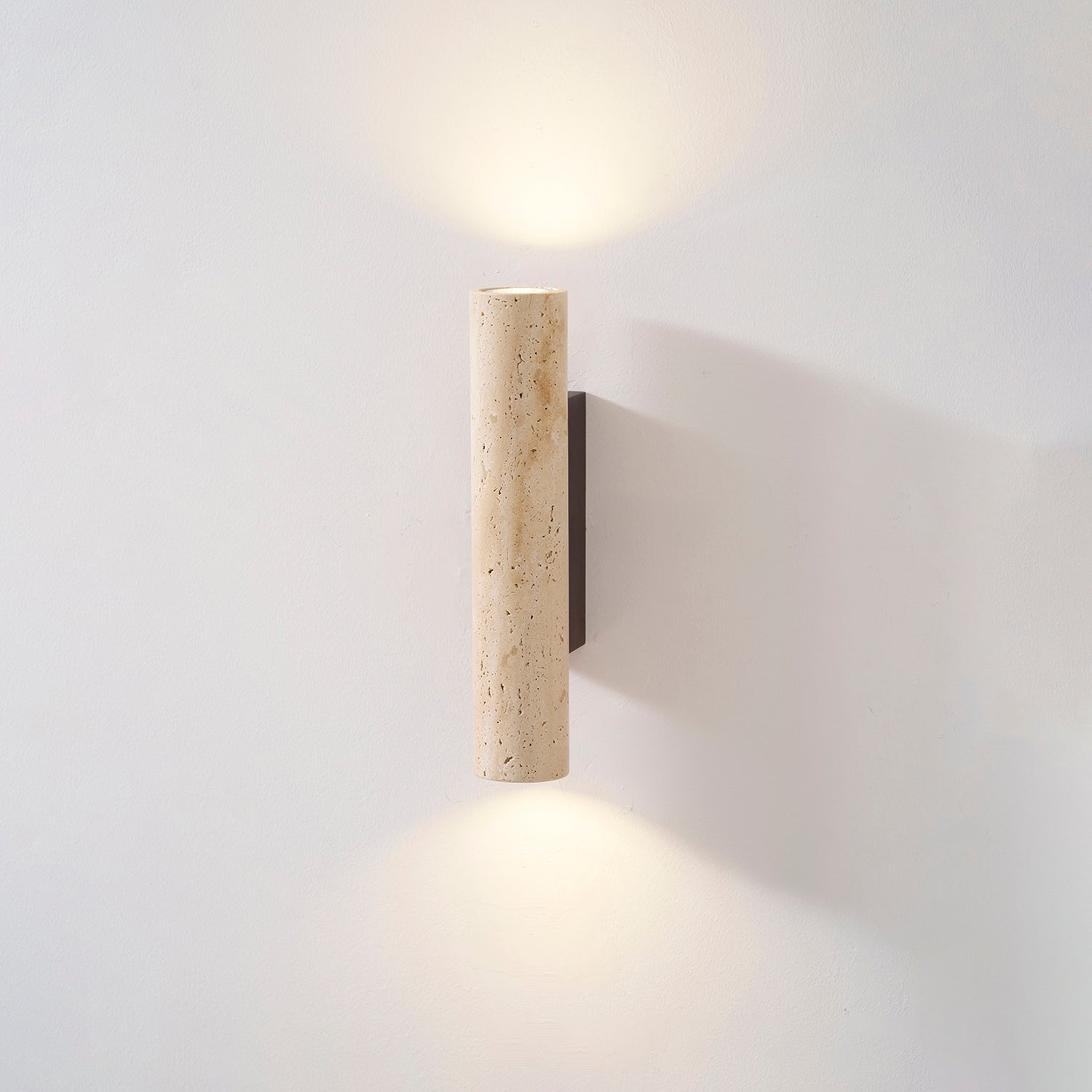 Applique murale moderne Eirikur en Noyer bois et travertin jaune