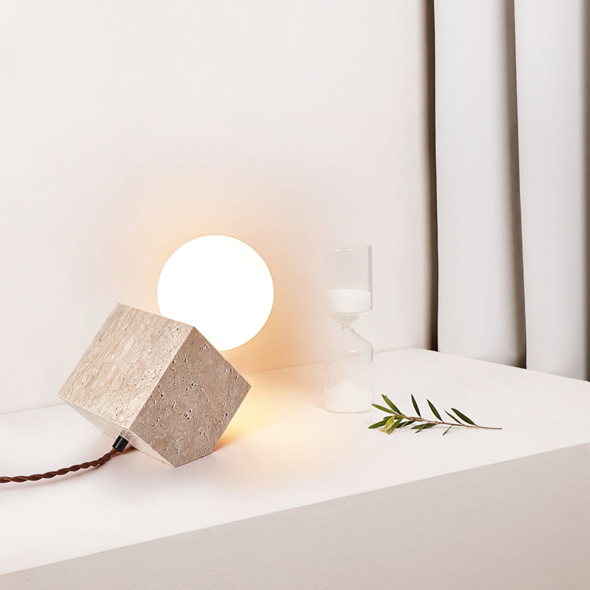 Lampe à poser moderne Esa en pierre Travertin jaune