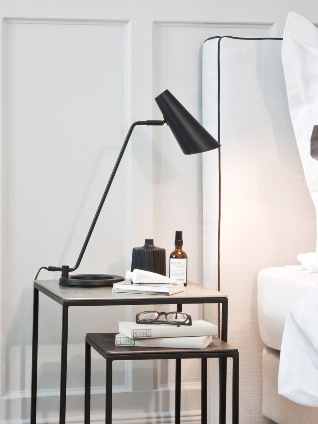 Grande lampe à poser en métal Skofte - Noir