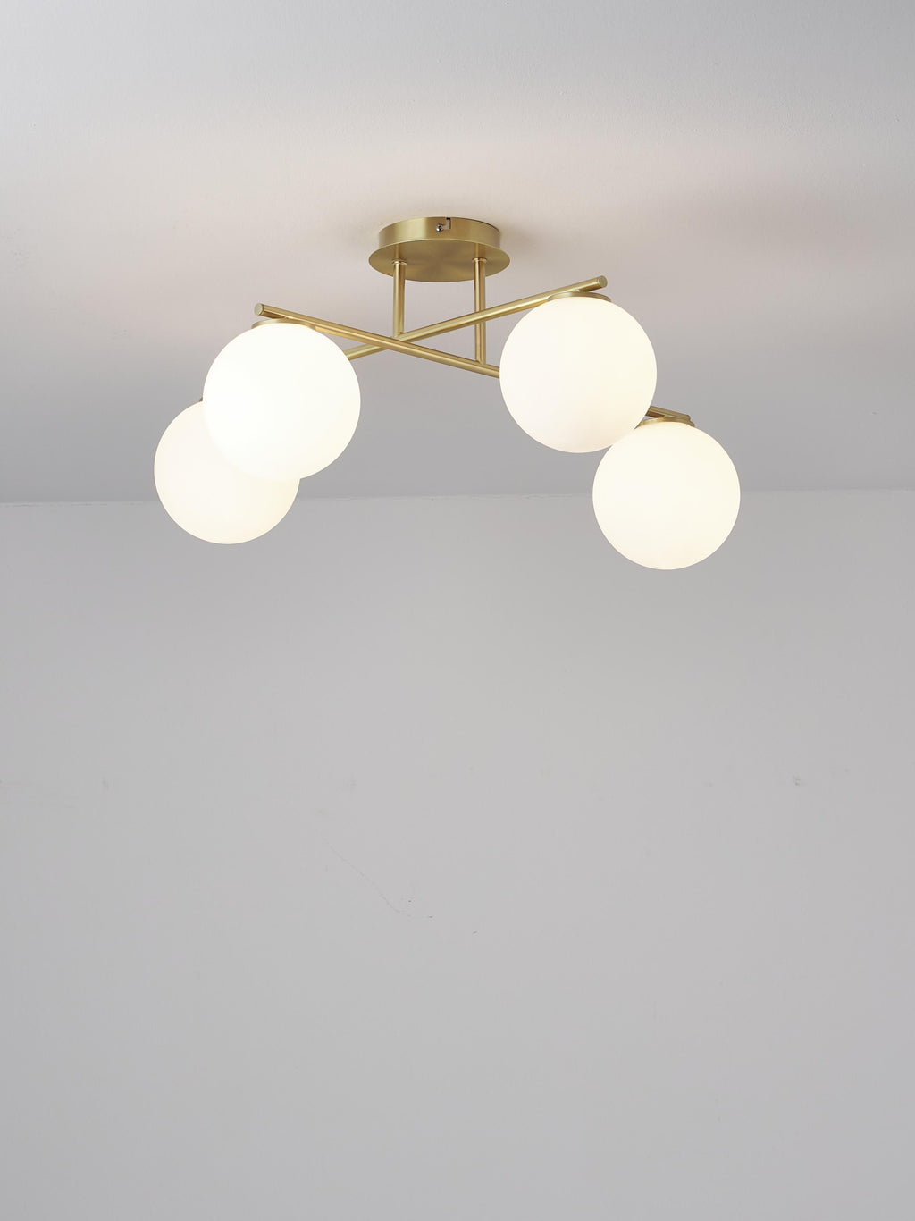 Plafonnier en verre opalescent Niilo - Blanc, doré