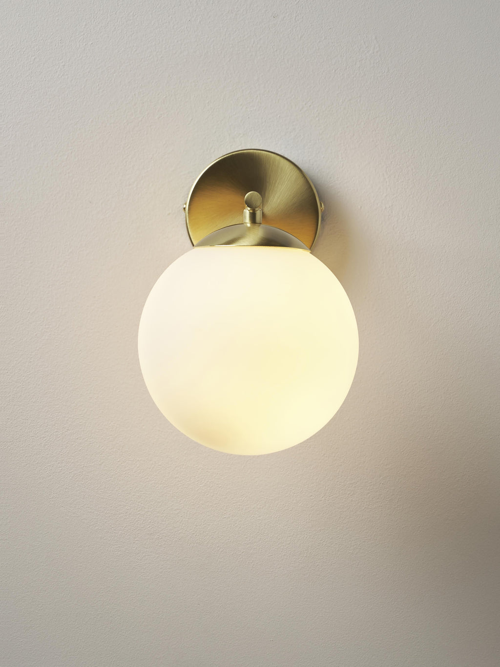 Applique murale en verre opalescent Niilo - Blanc, doré