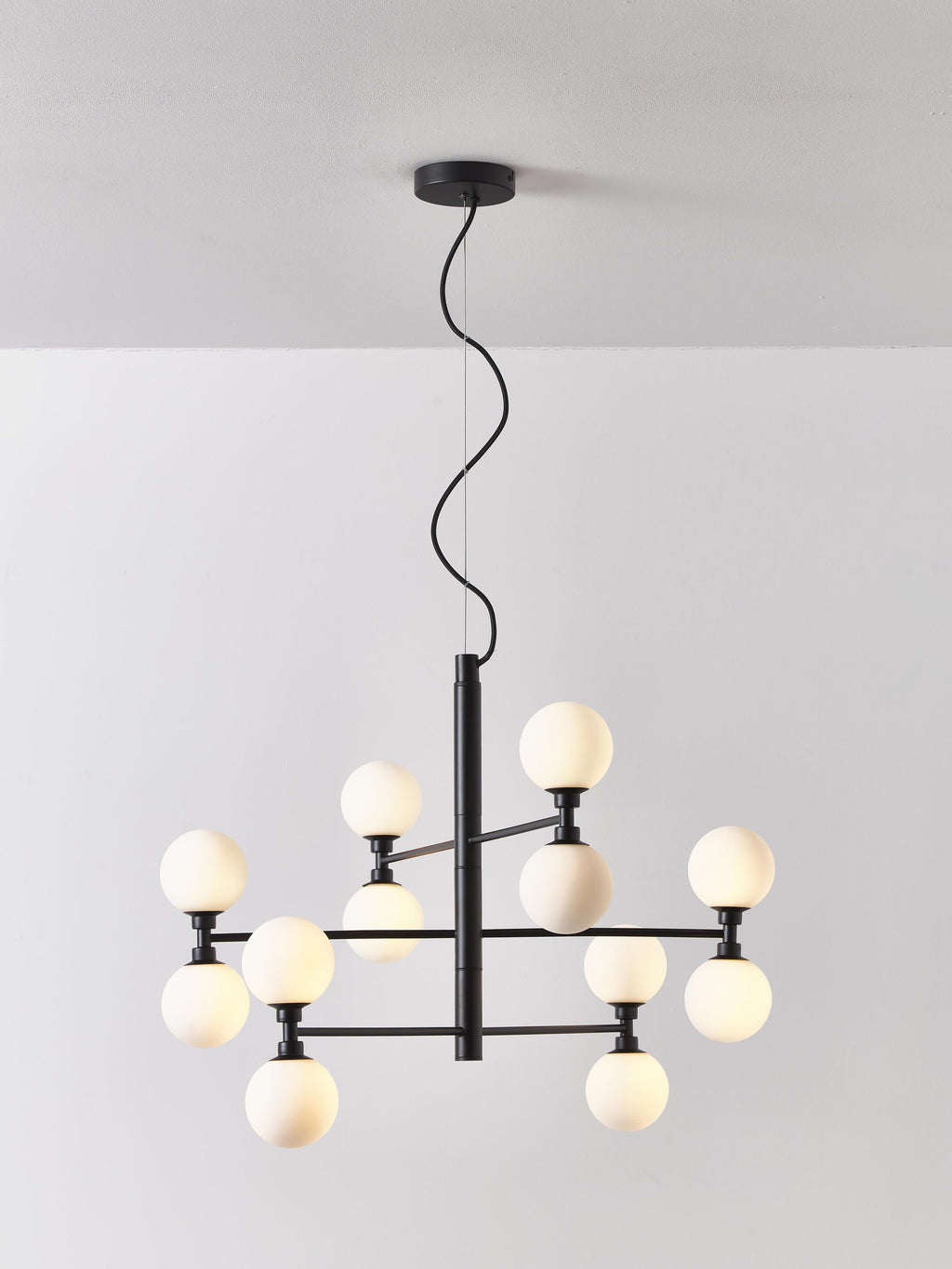 Grande suspension avec boules de verre Torin - Blanc, noir