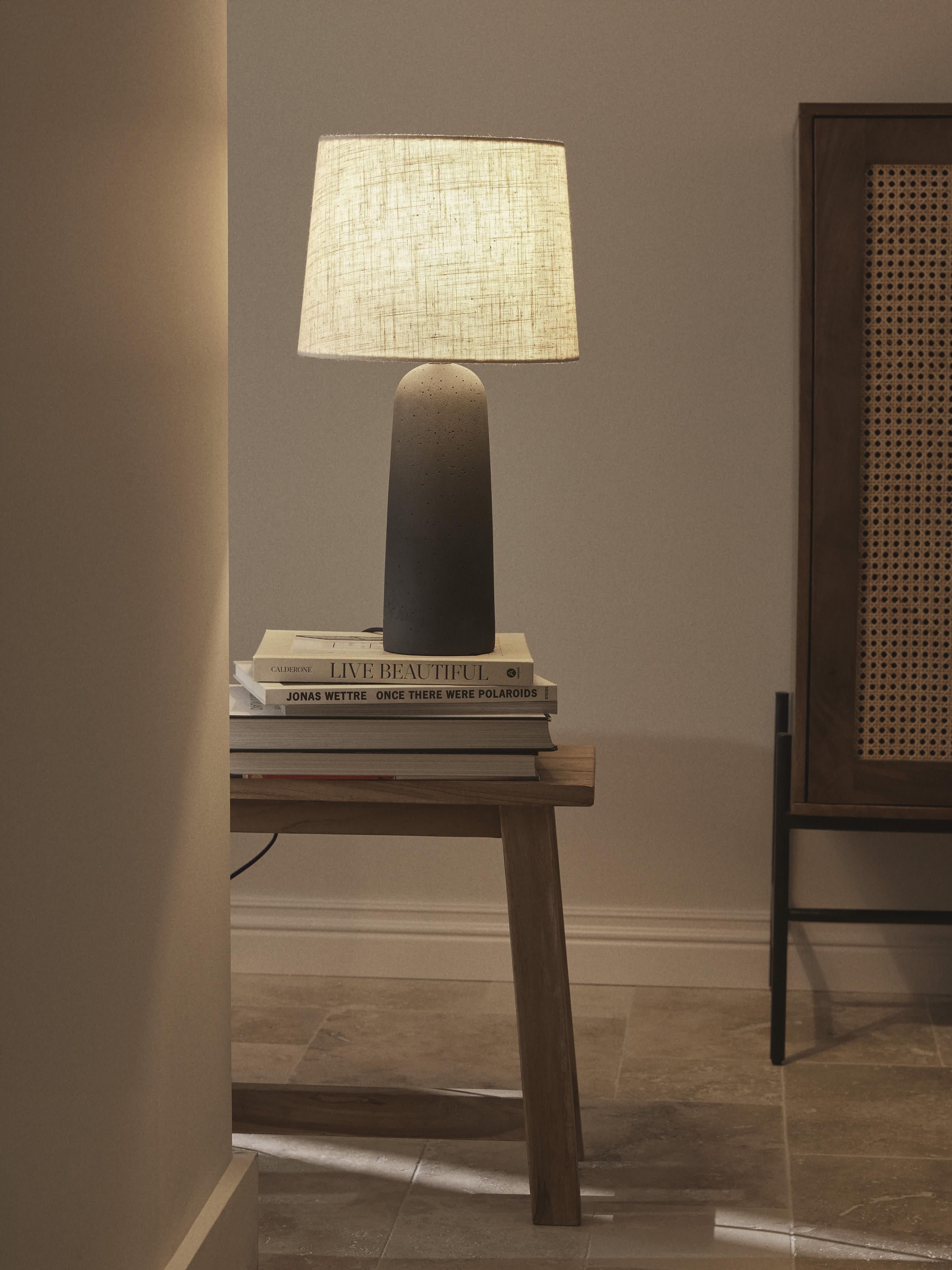 Grande lampe à poser en béton Braxton - Anthracite, blanc crème