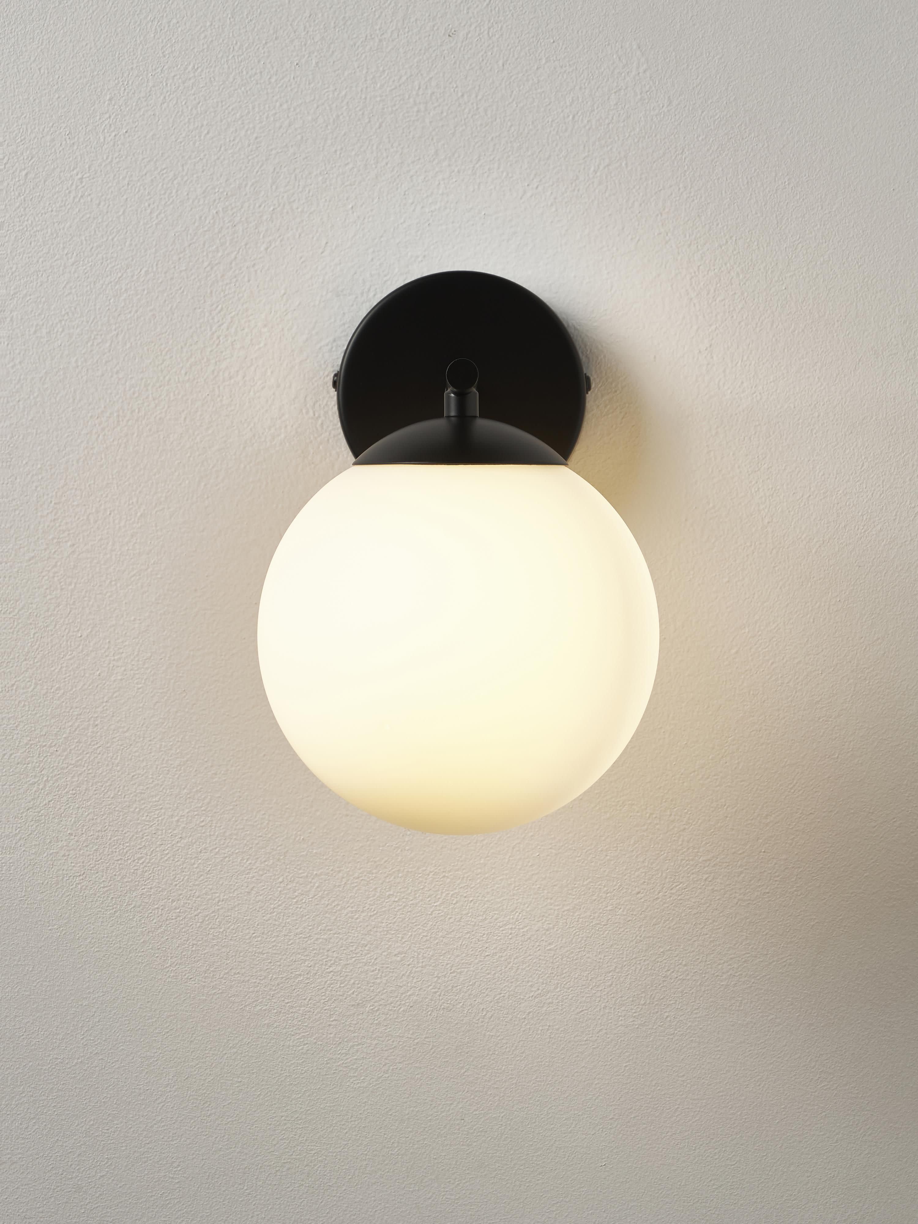 Applique murale en verre opalescent Niilo - Blanc, noir