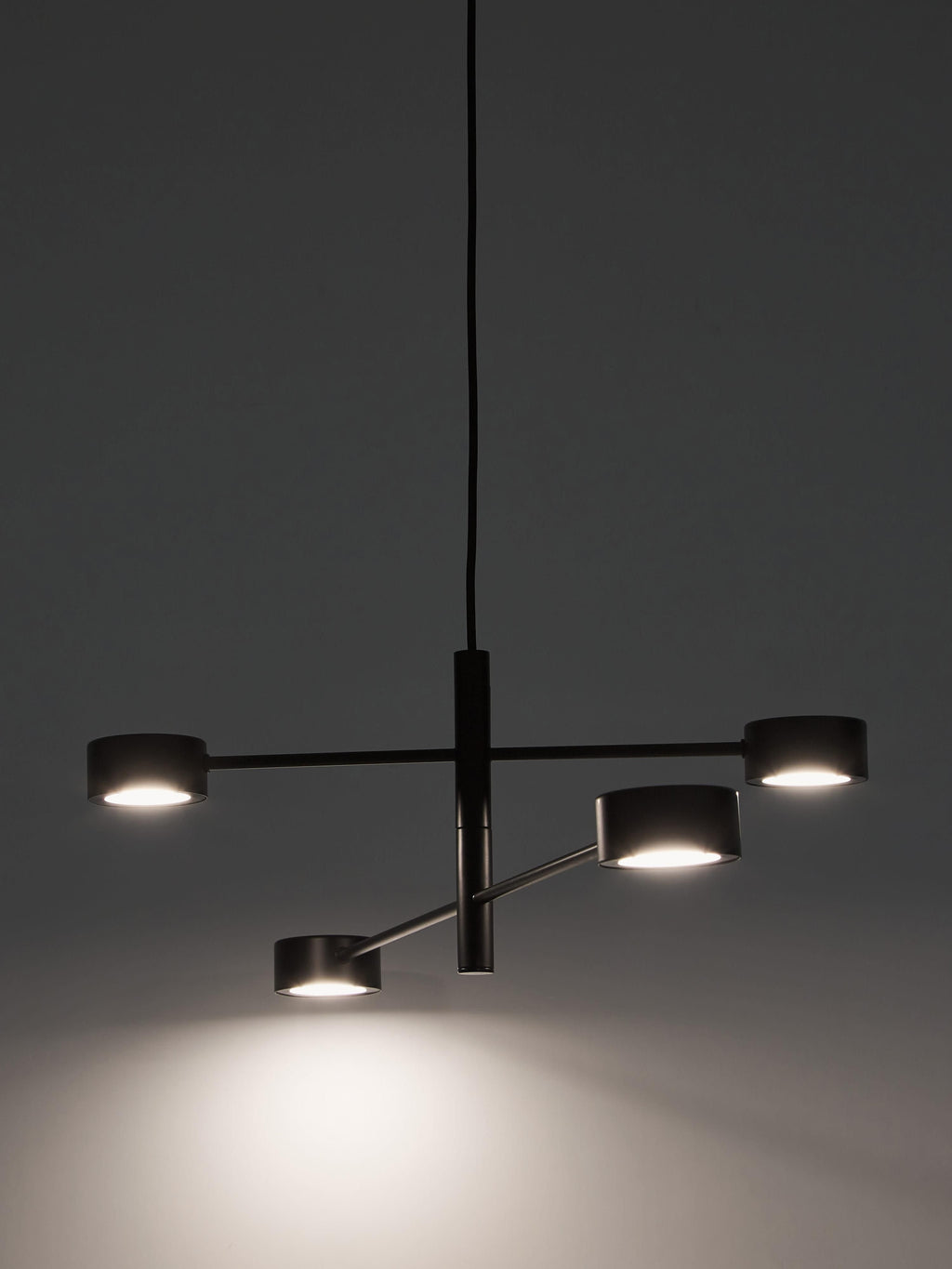 Grande suspension LED à intensité variable Auberon - Noir