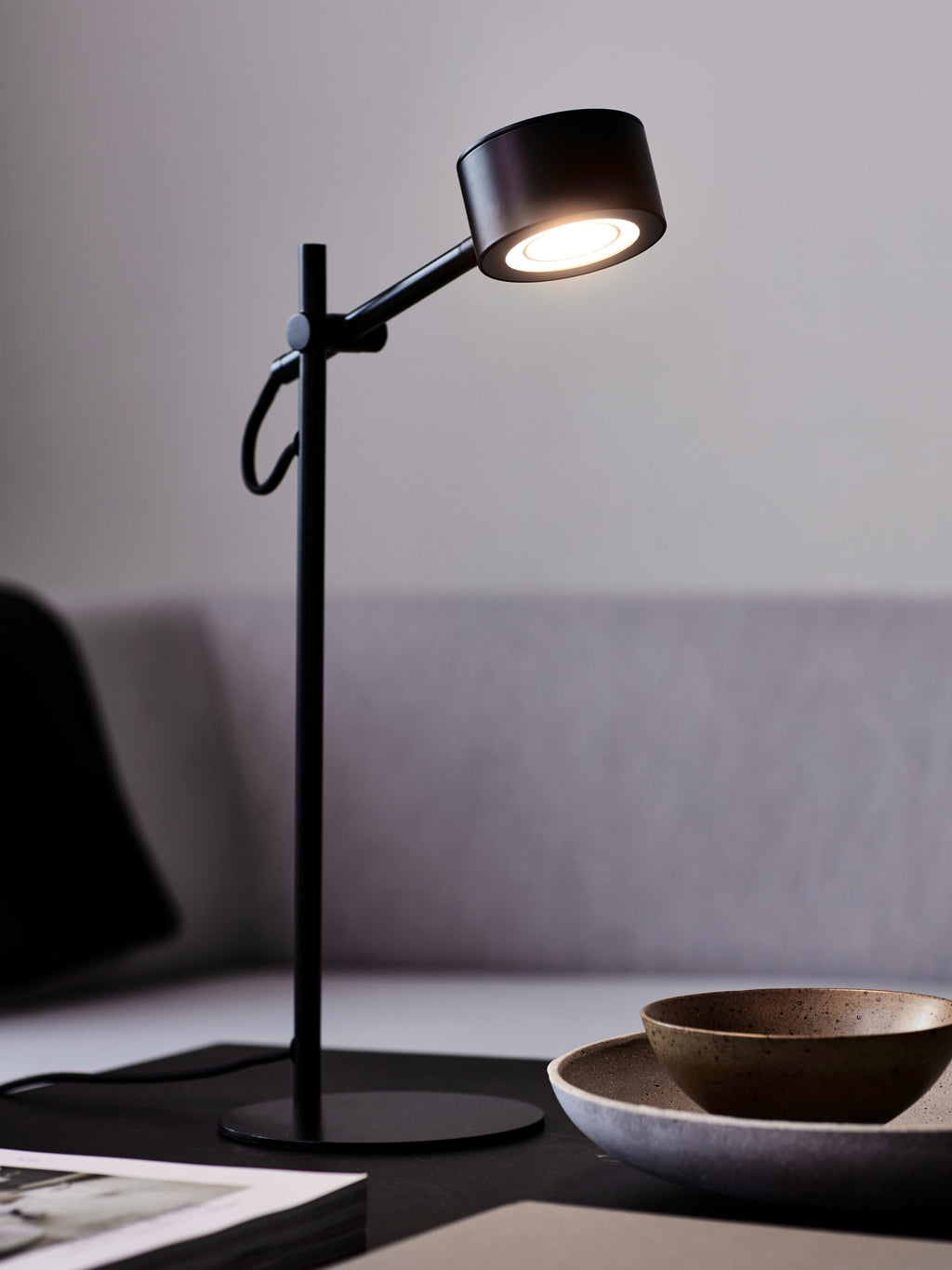 Lampe de bureau LED Auberon, intensité ajustable - Luminaire, câble : noir
Tamiseur : blanc, translucide