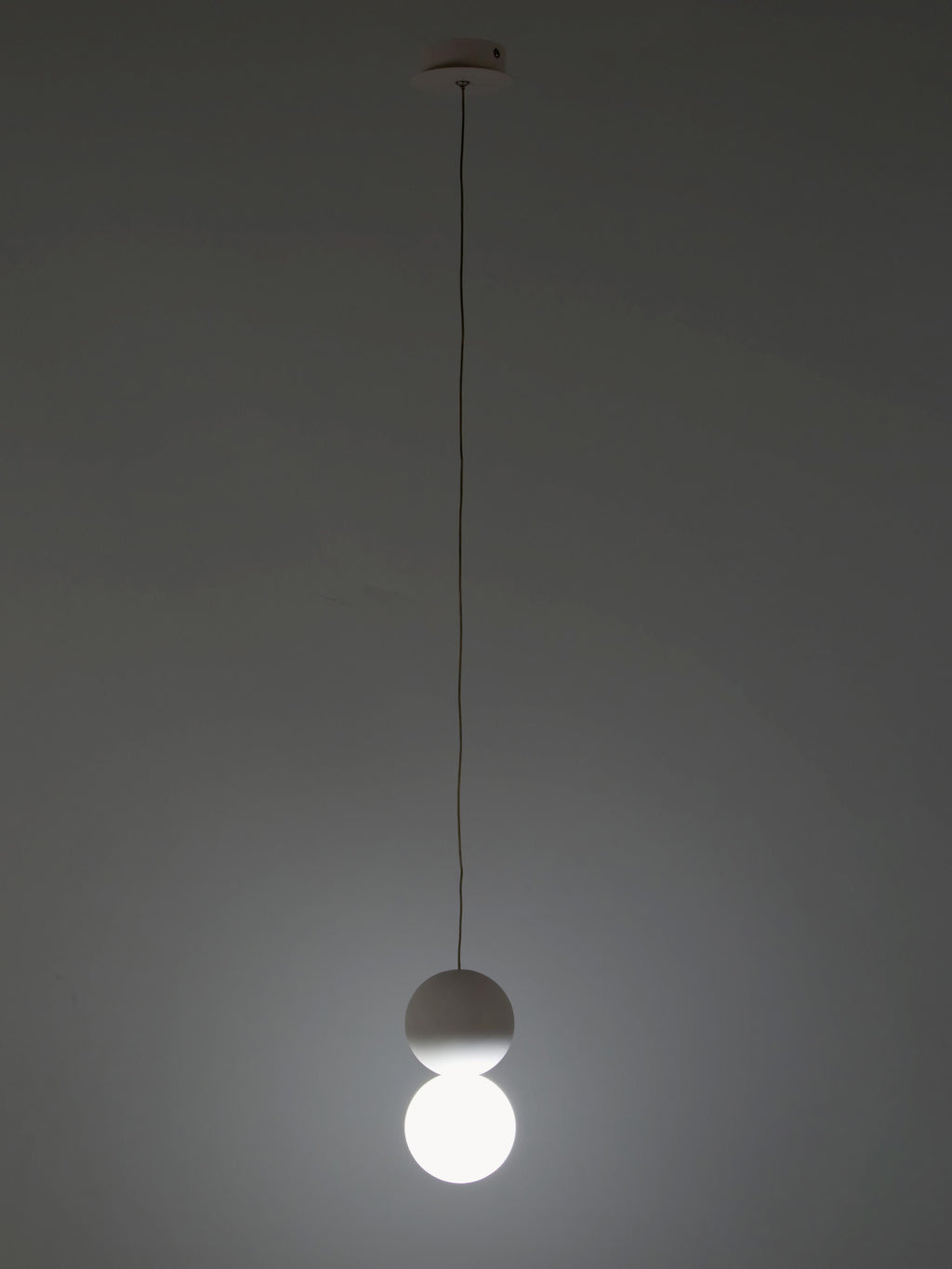 Petite suspension design en verre et béton Preben - Blanc
