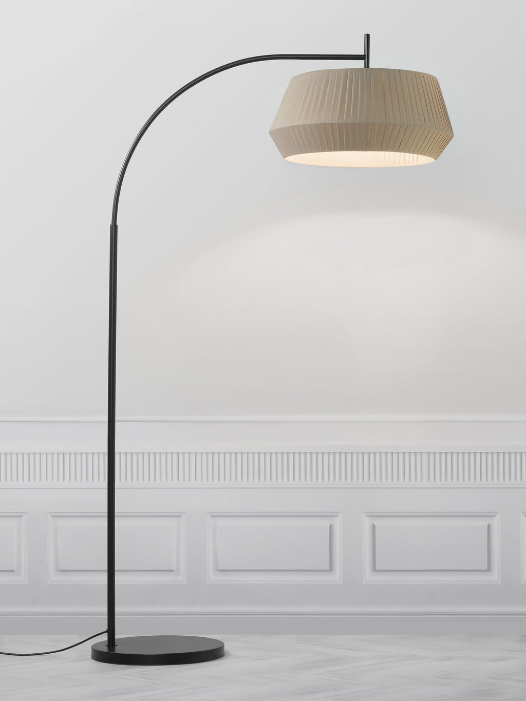 Grand lampadaire arc Bain - Beige, noir