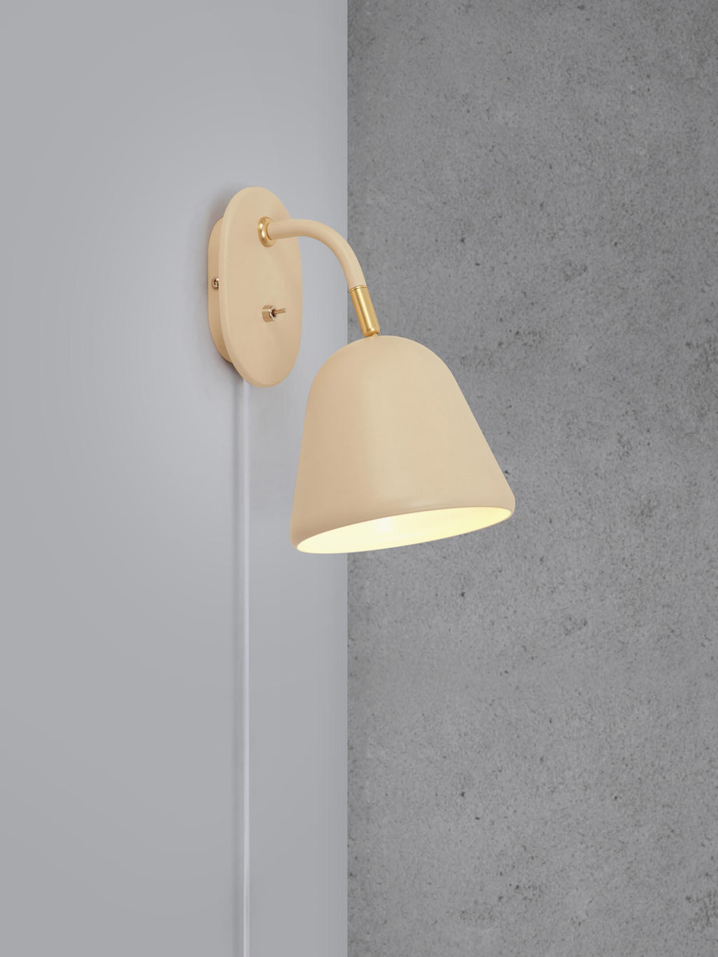 Applique murale orientable avec prise secteur Roni - Abat-jour, pied de lampe : beige
Décor : doré
Câble : blanc