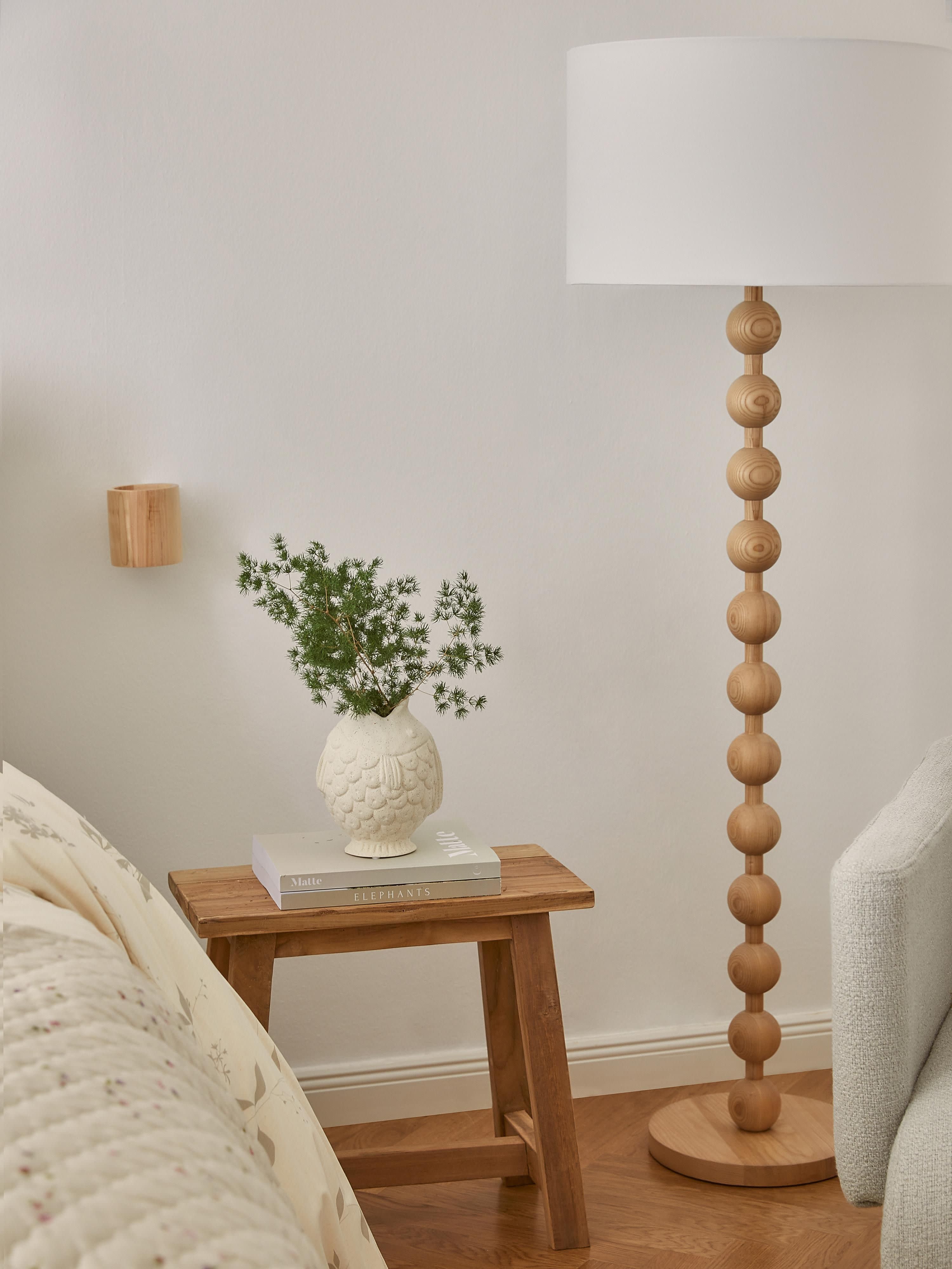 Lampadaire avec pied en bois Struan - Bois de frêne clair, blanc