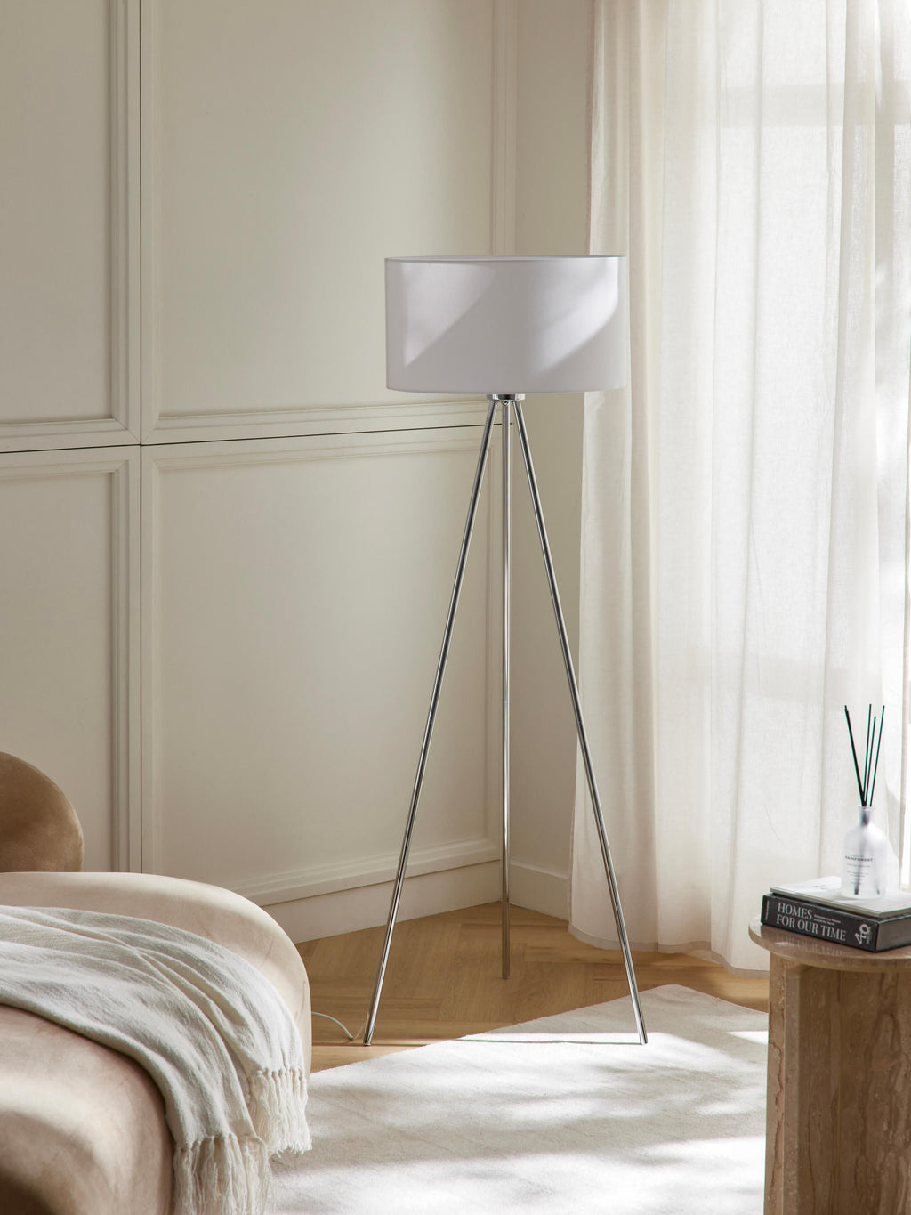 Lampadaire trépied scandi Gylfi - Blanc, gris chrome