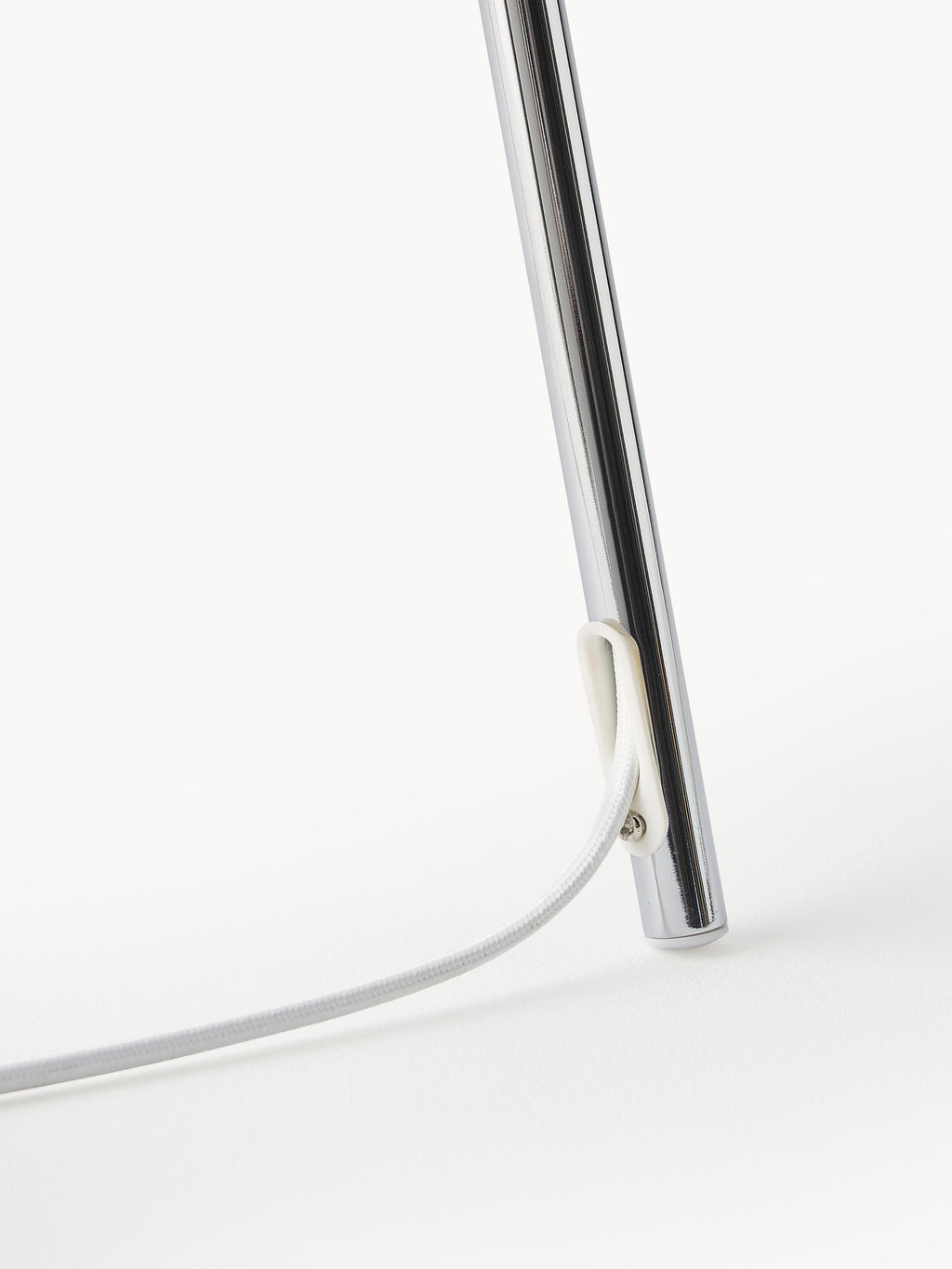 Lampadaire trépied scandi Gylfi - Blanc, gris chrome