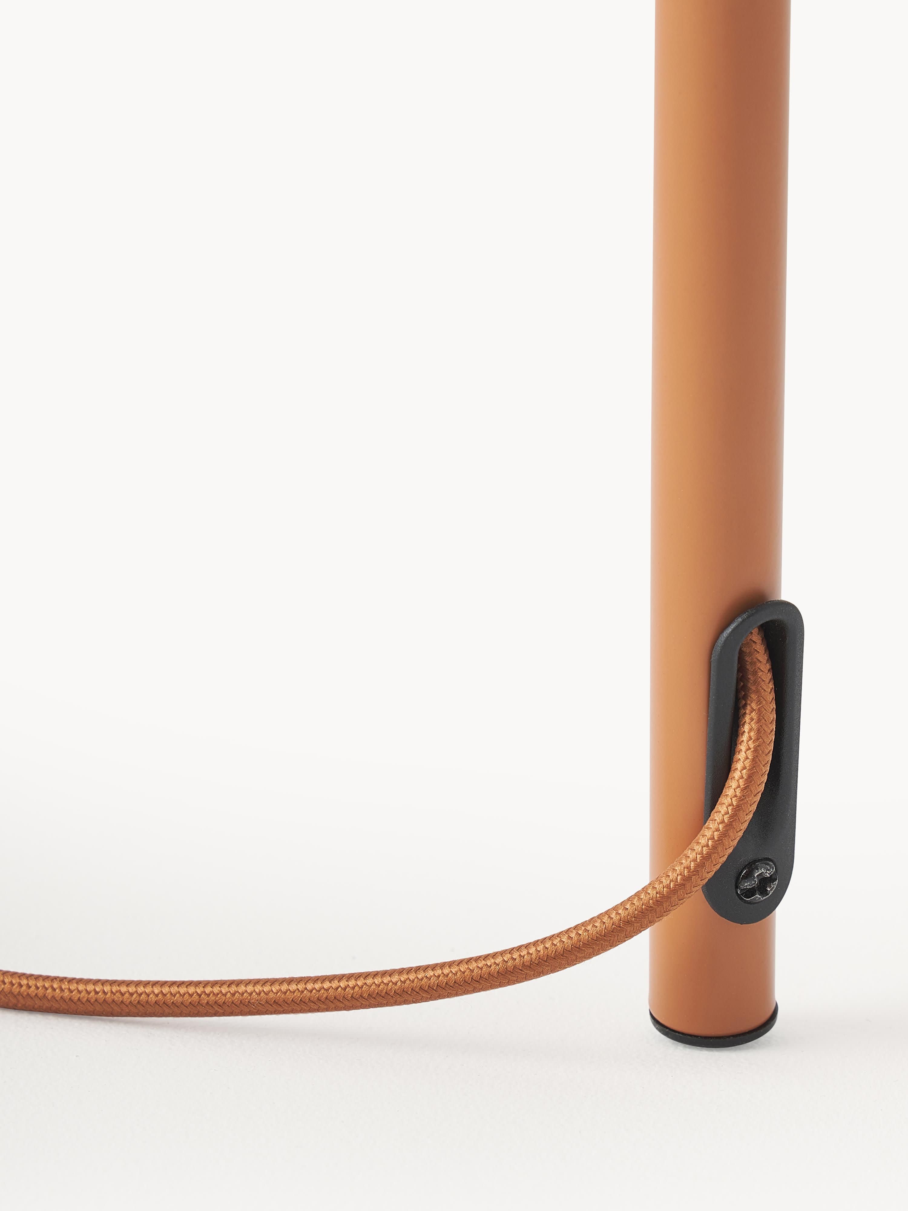 Lampadaire trépied scandi Gylfi - Terracotta