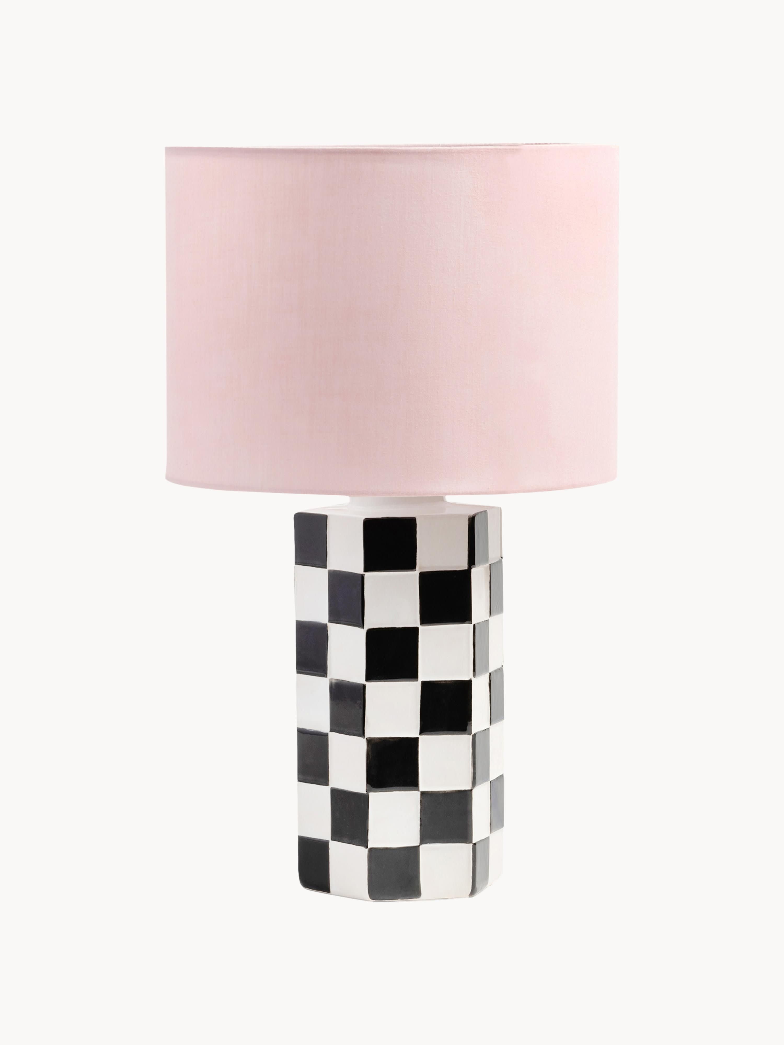 Lampe à poser motif à damier Hampus - Rose pastel, blanc, noir