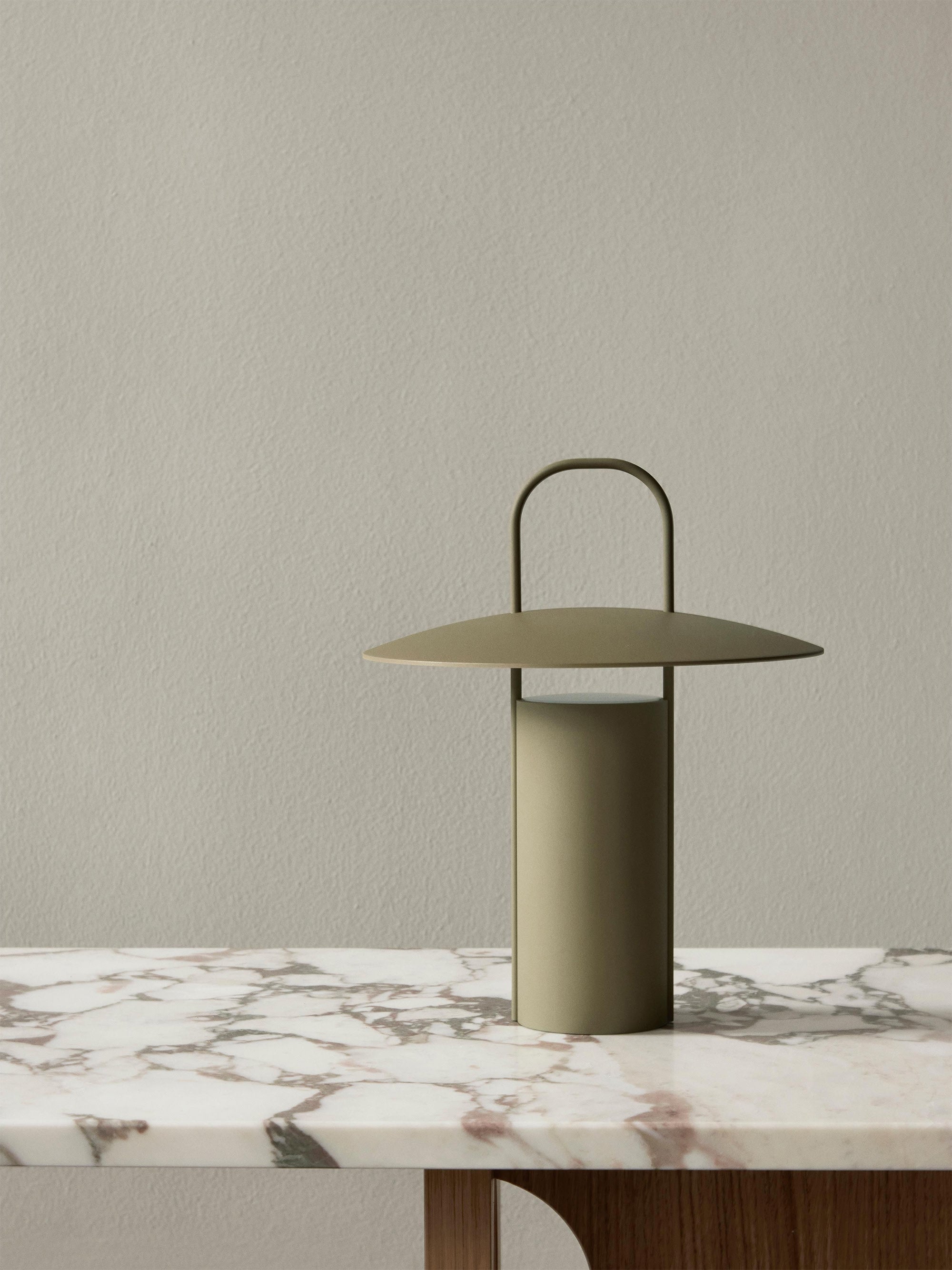 Lampe à poser LED avec port Haagen, intensité ajustable - Vert olive