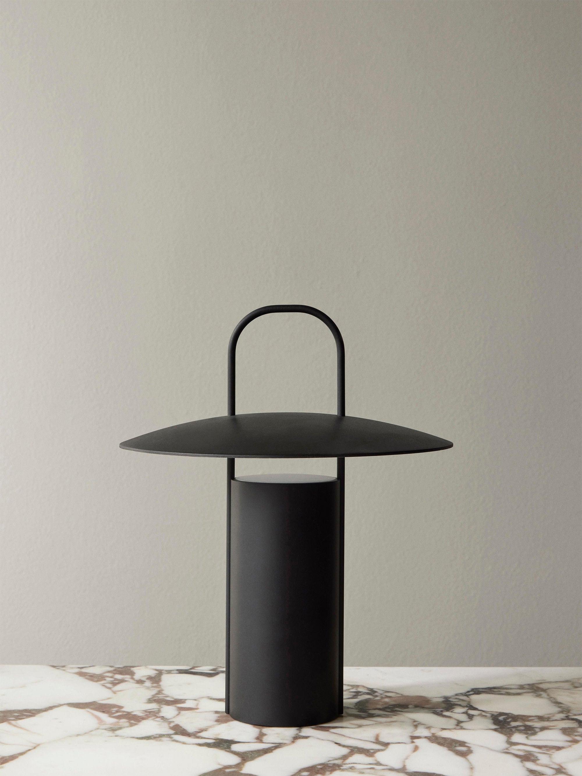 Lampe à poser LED avec port Haagen, intensité ajustable - Noir