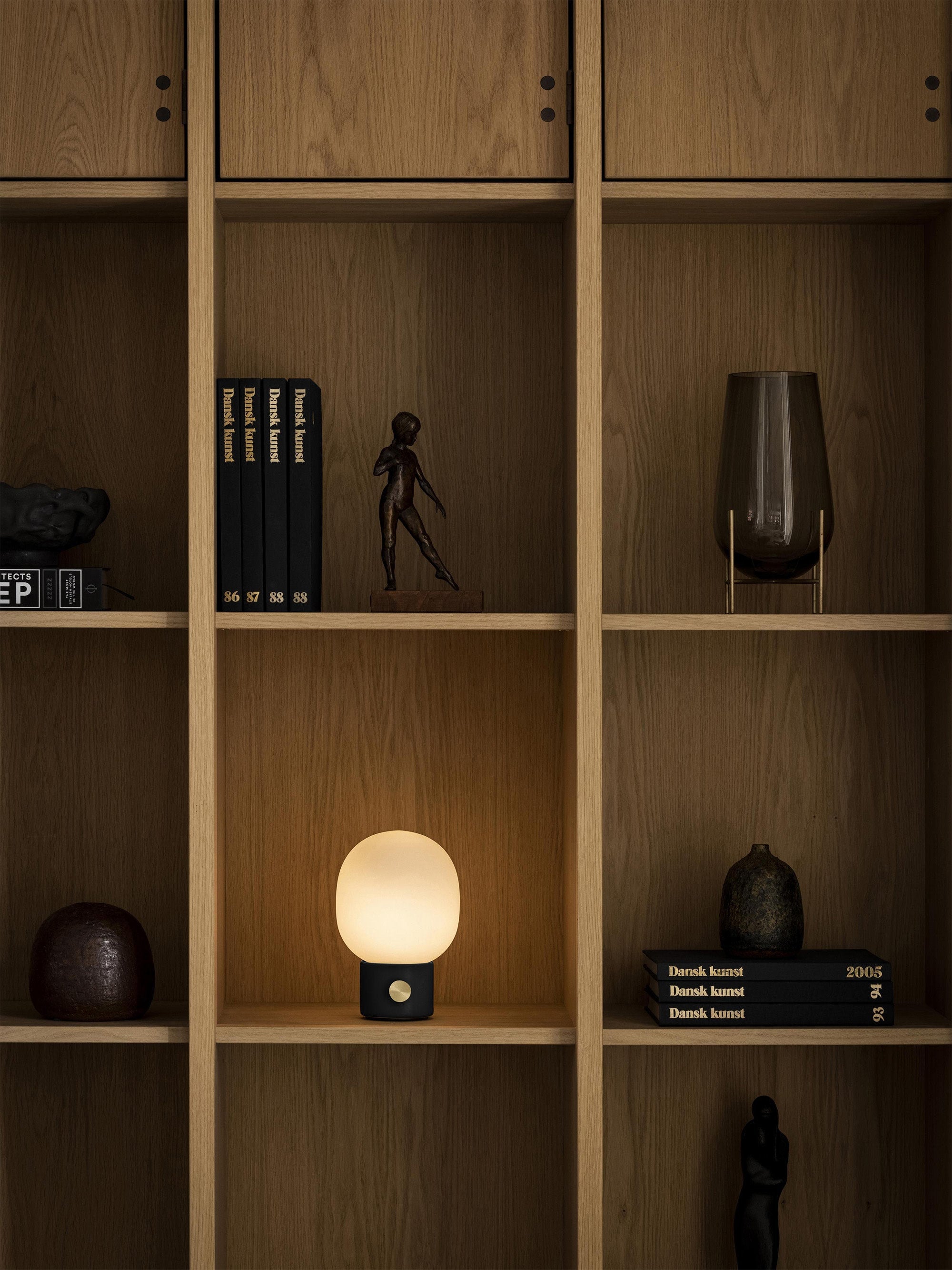 Lampe à poser avec port Hamish, intensité ajustable - Blanc, noir