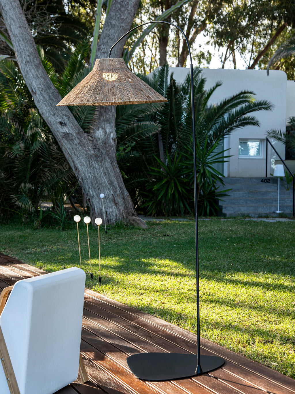 Lampadaire LED artisanale avec télécommande Archie, intensité ajustable - Brun, noir