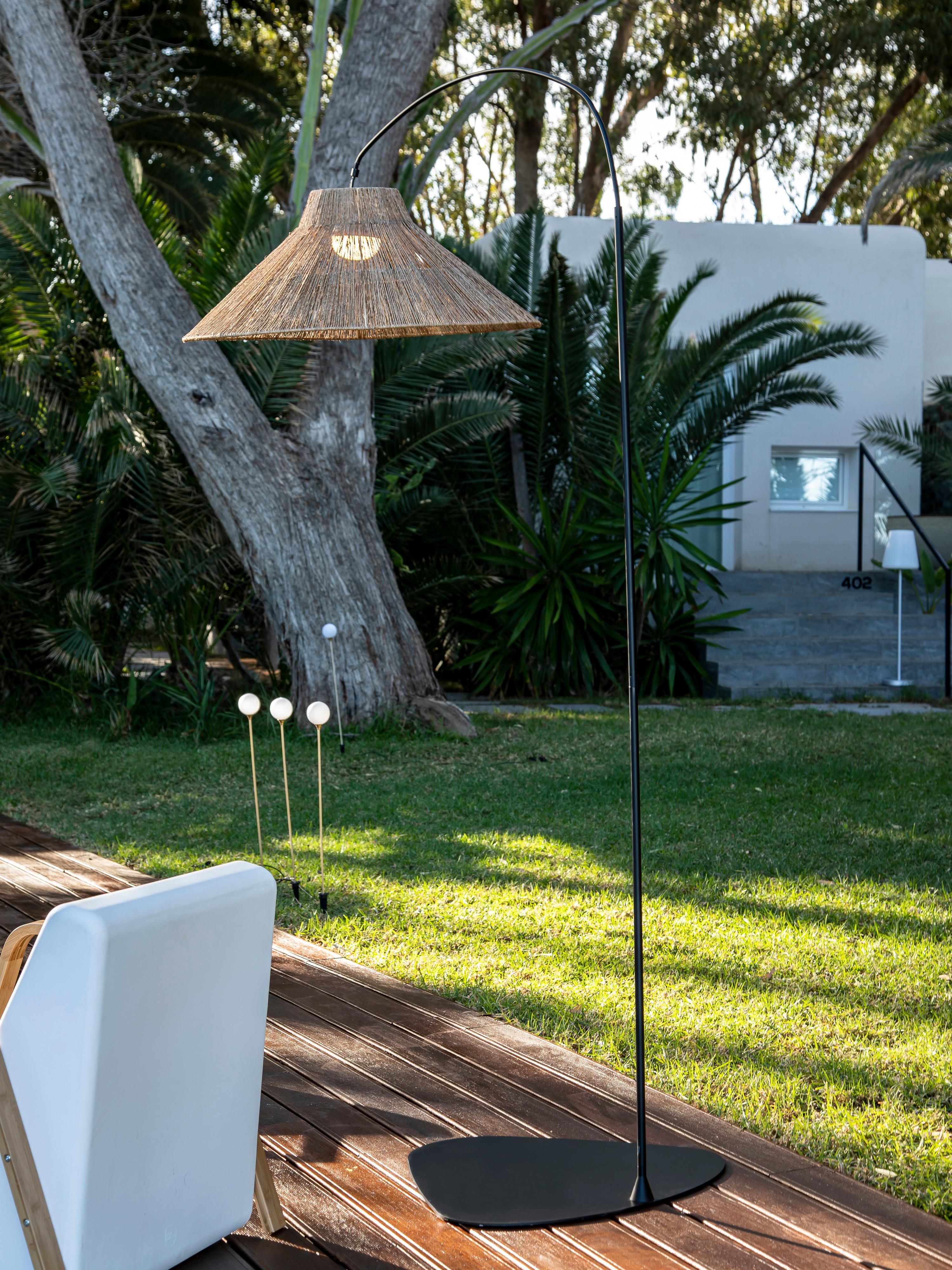 Lampadaire LED artisanale avec télécommande Archie, intensité ajustable - Brun, noir