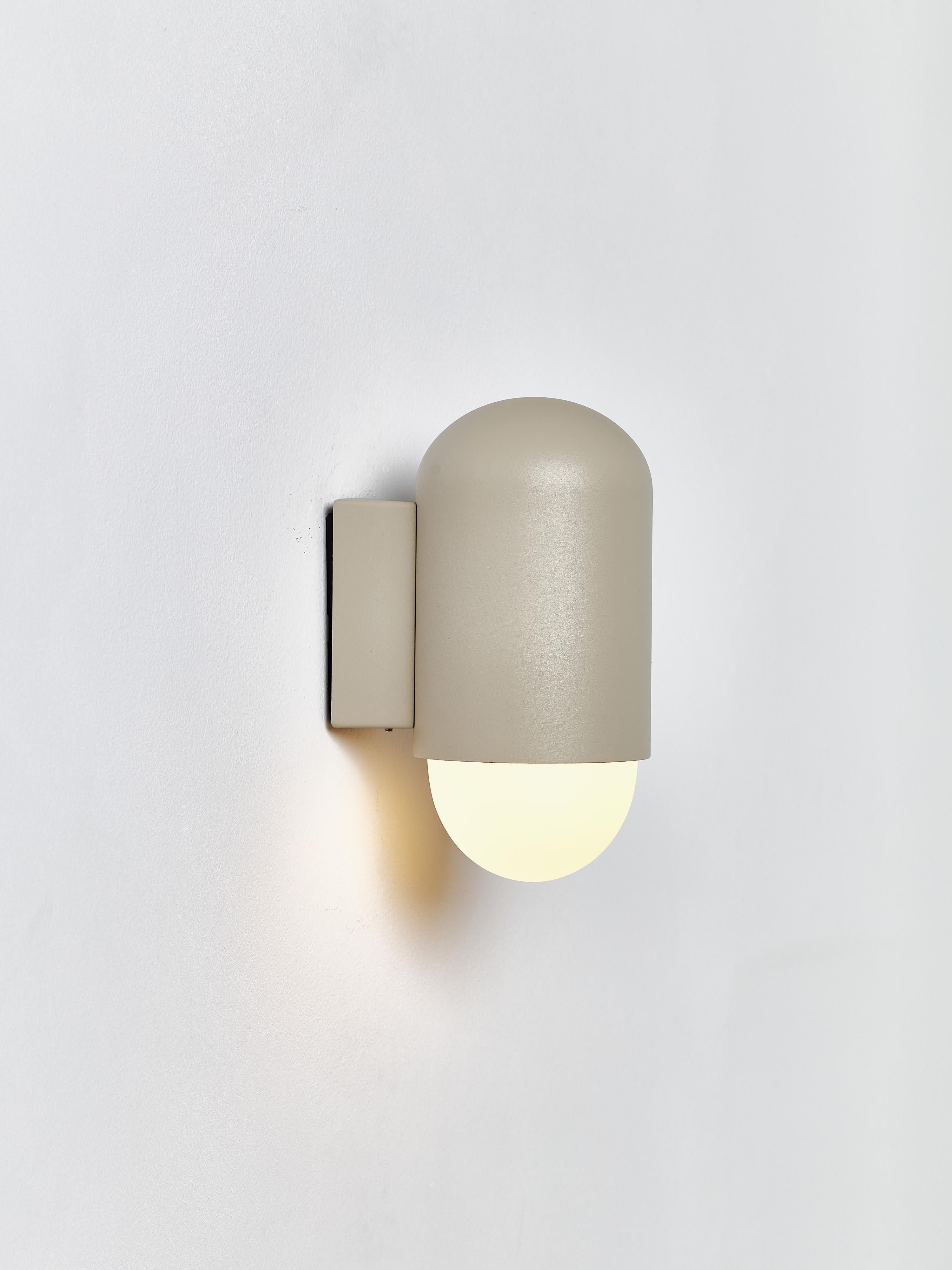 Applique murale d'extérieur Zoltan - Corps de lampe : beige
Abat-jour : transparent