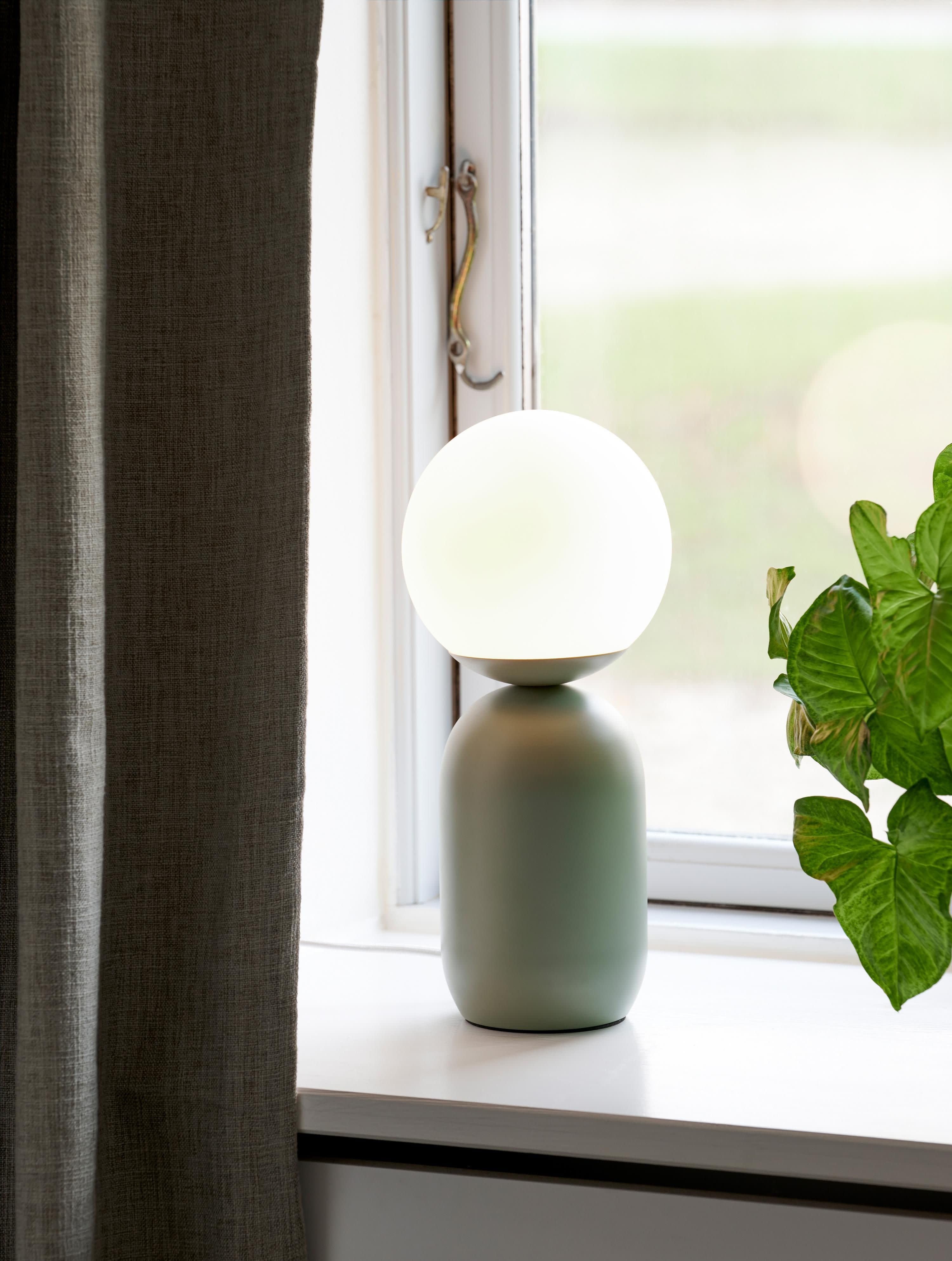 Petite lampe à poser Blade - Pied de lampe : vert olive, mat
Abat-jour : blanc